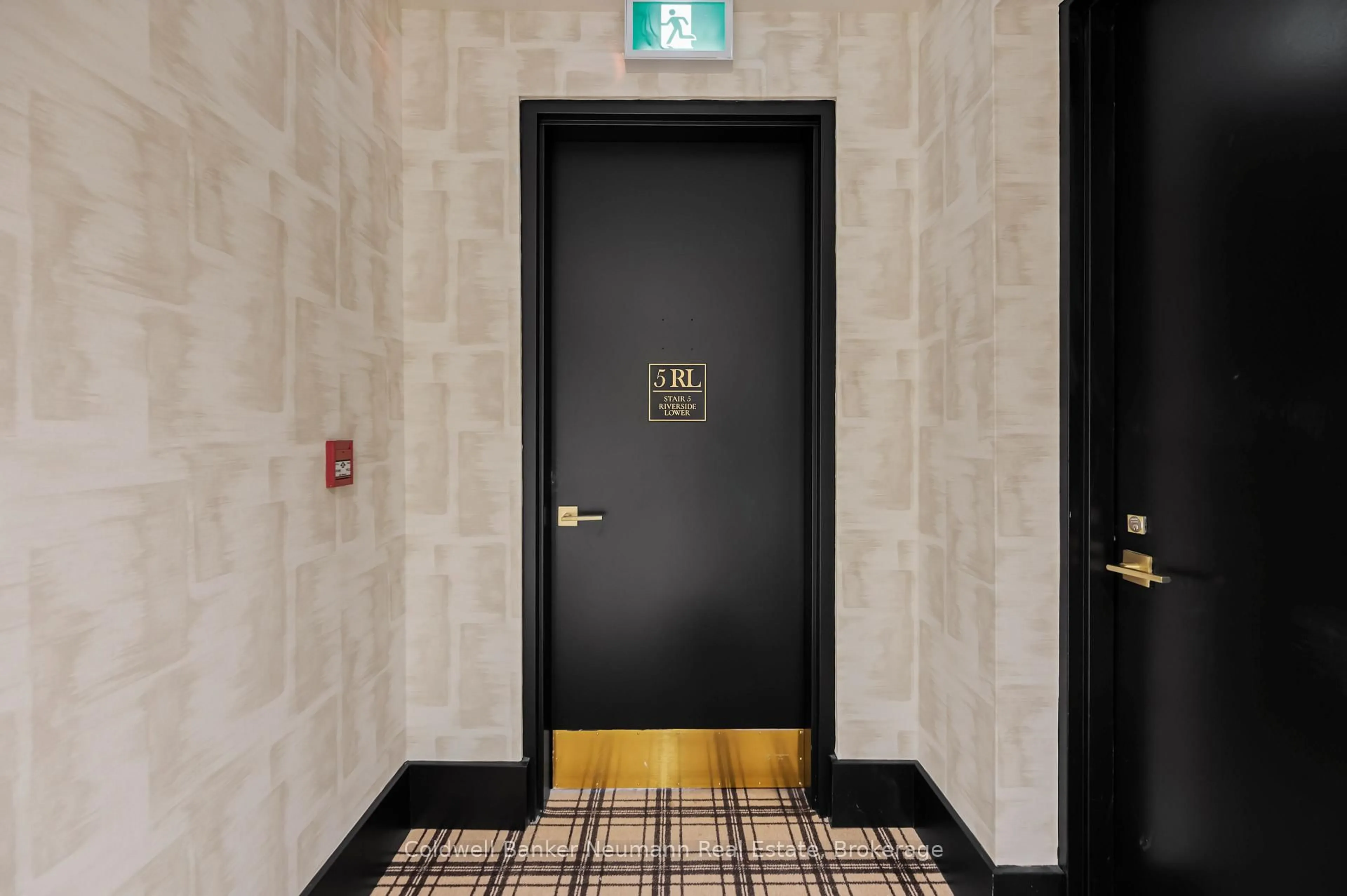 Indoor foyer for 6523 Wellington 7 Rd #21, Centre Wellington Ontario N0B 1S0