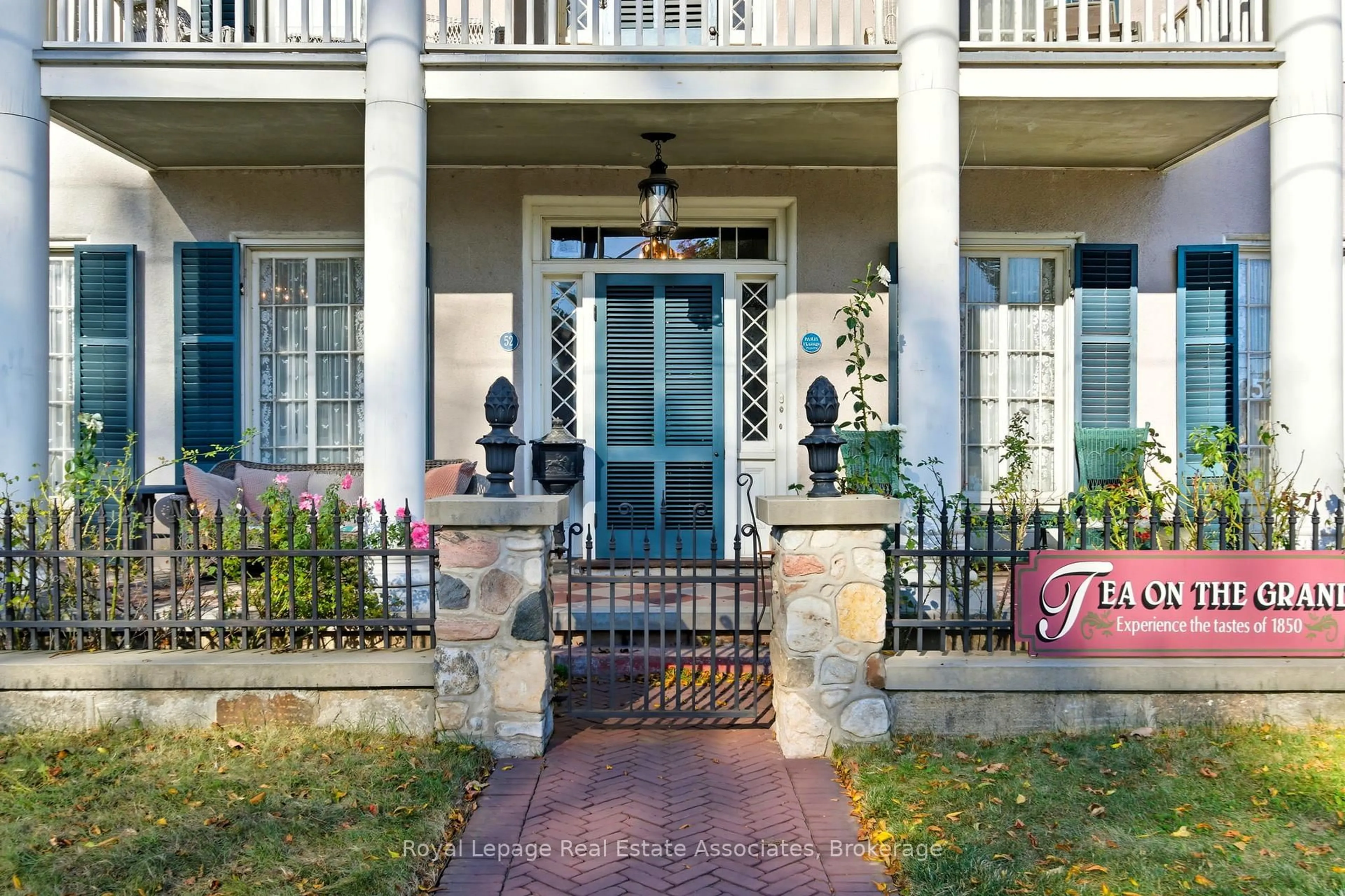Unknown for 52 Grand River St, Brant Ontario N3L 2B4