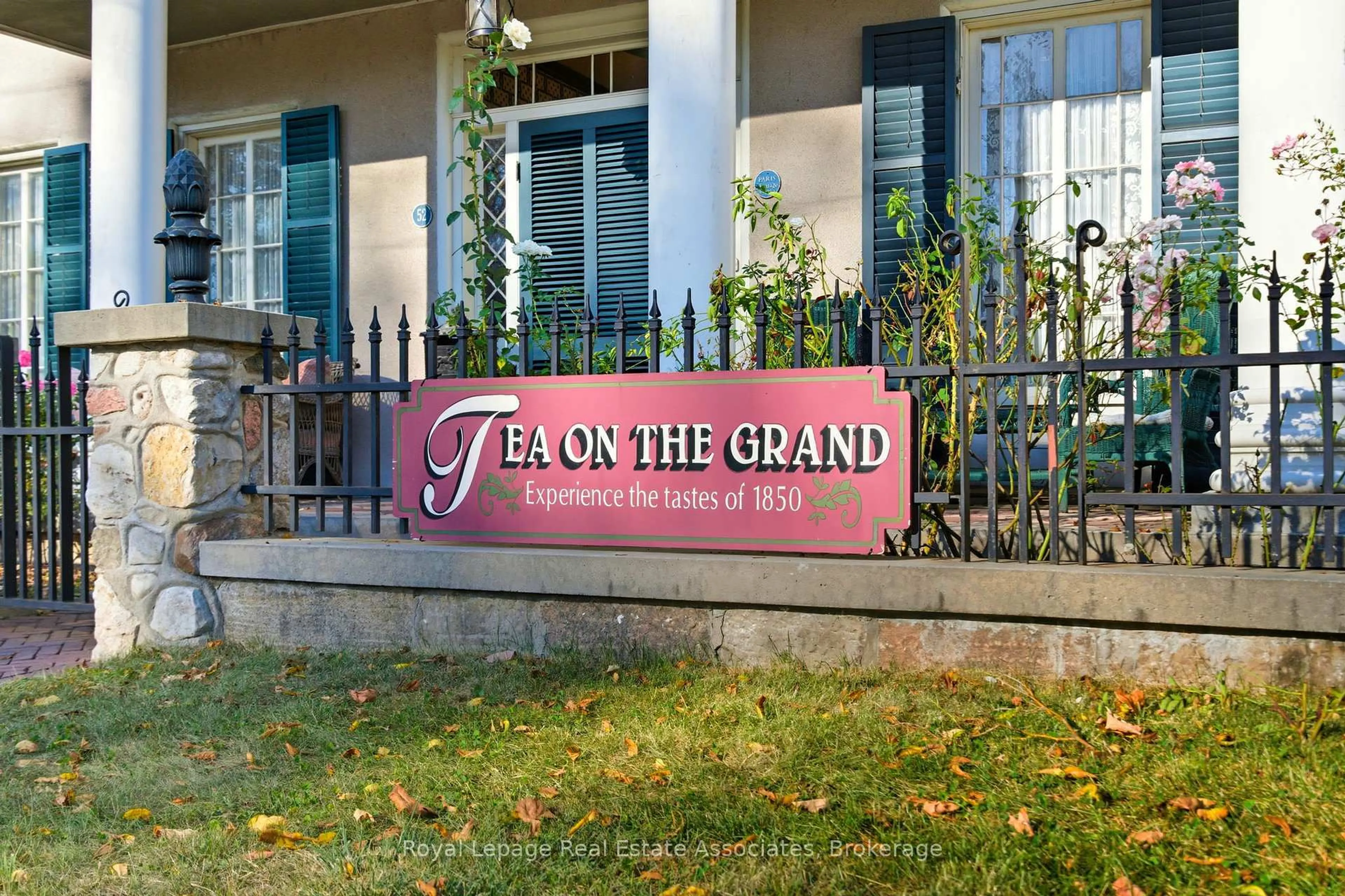 Lobby for 52 Grand River St, Brant Ontario N3L 2B4
