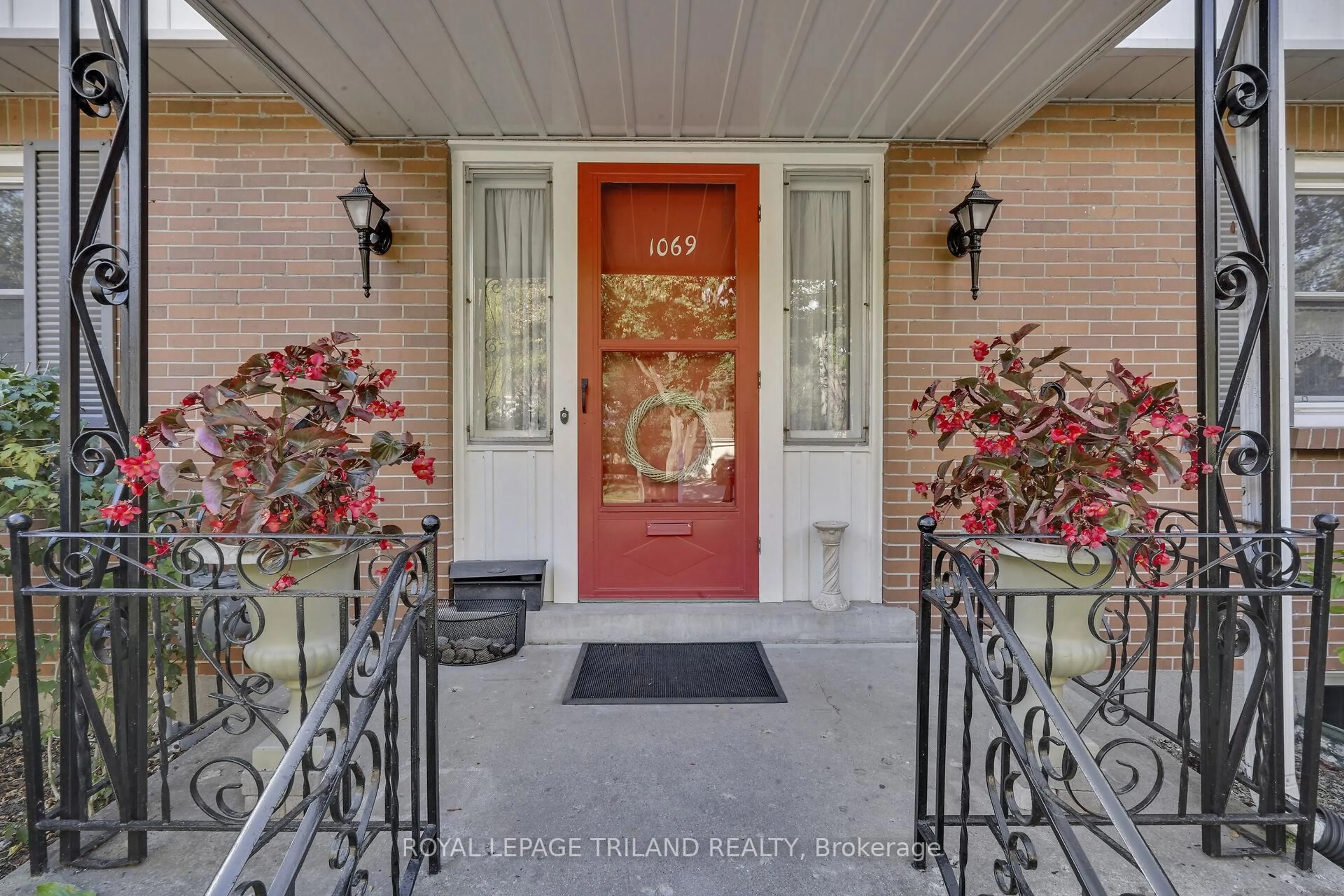Indoor entryway for 1069 Lombardo Ave, London East Ontario N6A 2X9