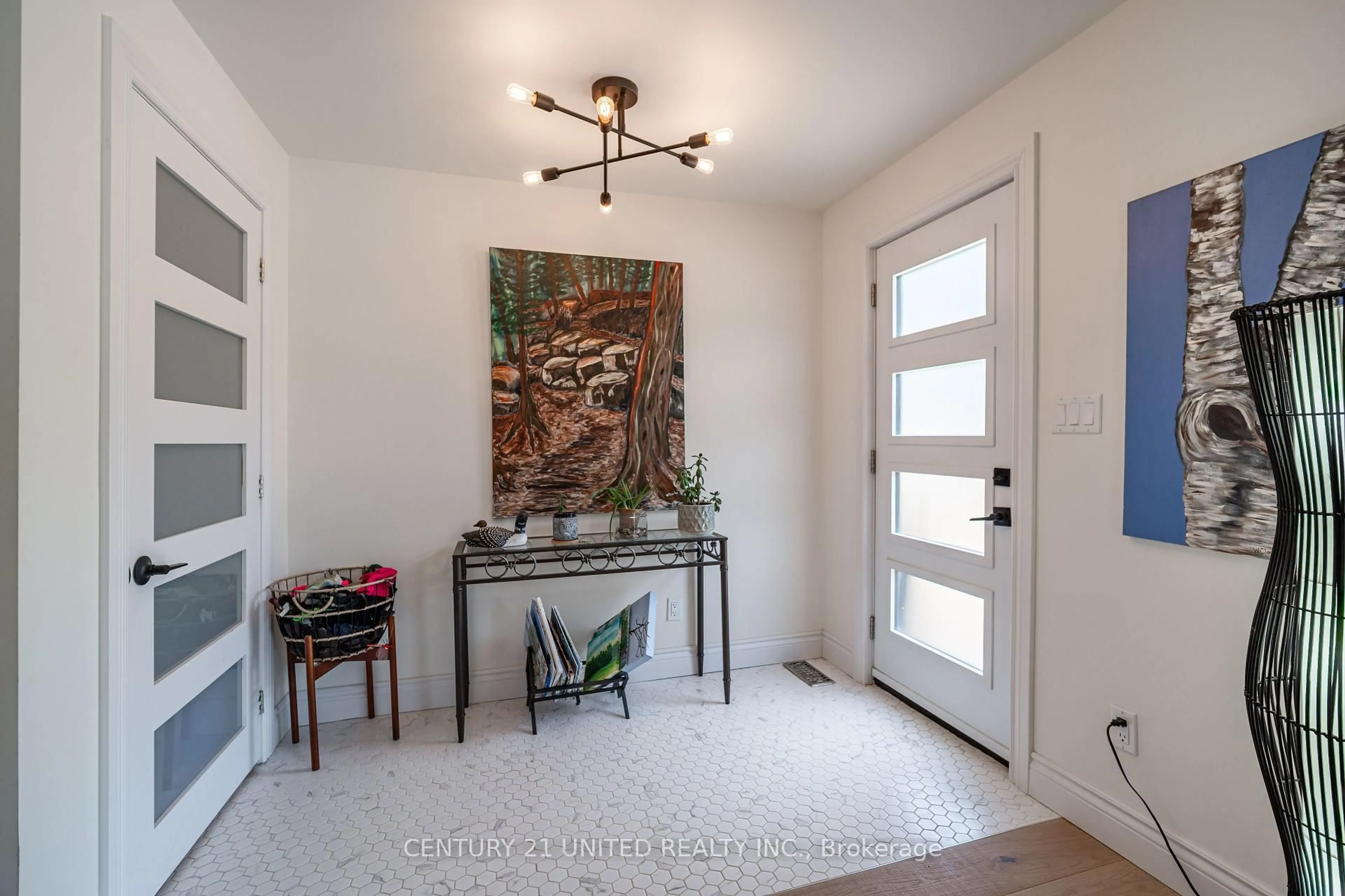 Indoor entryway for 178 Burleigh St, North Kawartha Ontario K0L 1A0