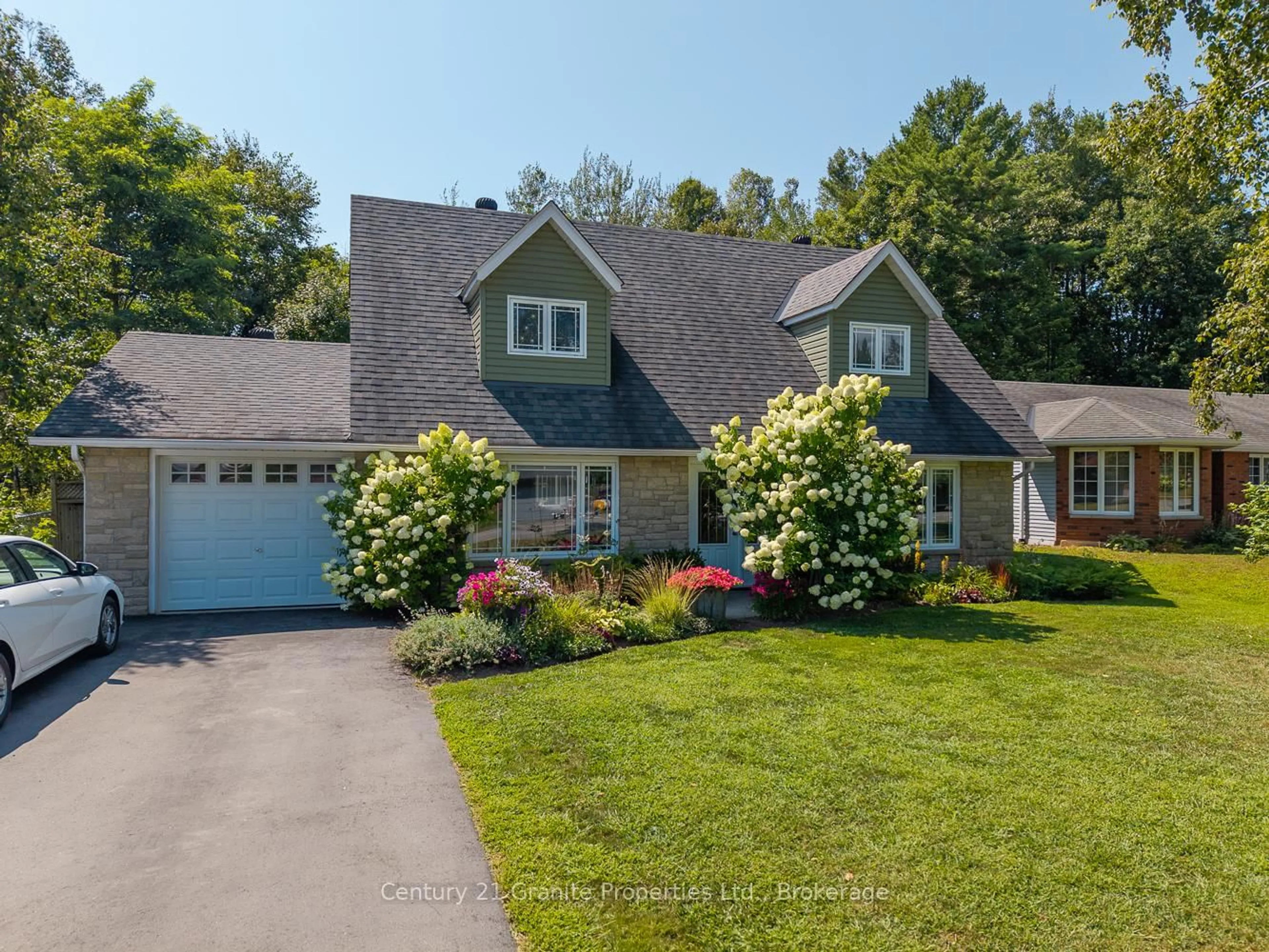 Home with vinyl exterior material, street for 7 Tudhope St, Parry Sound Ontario P2A 2H9