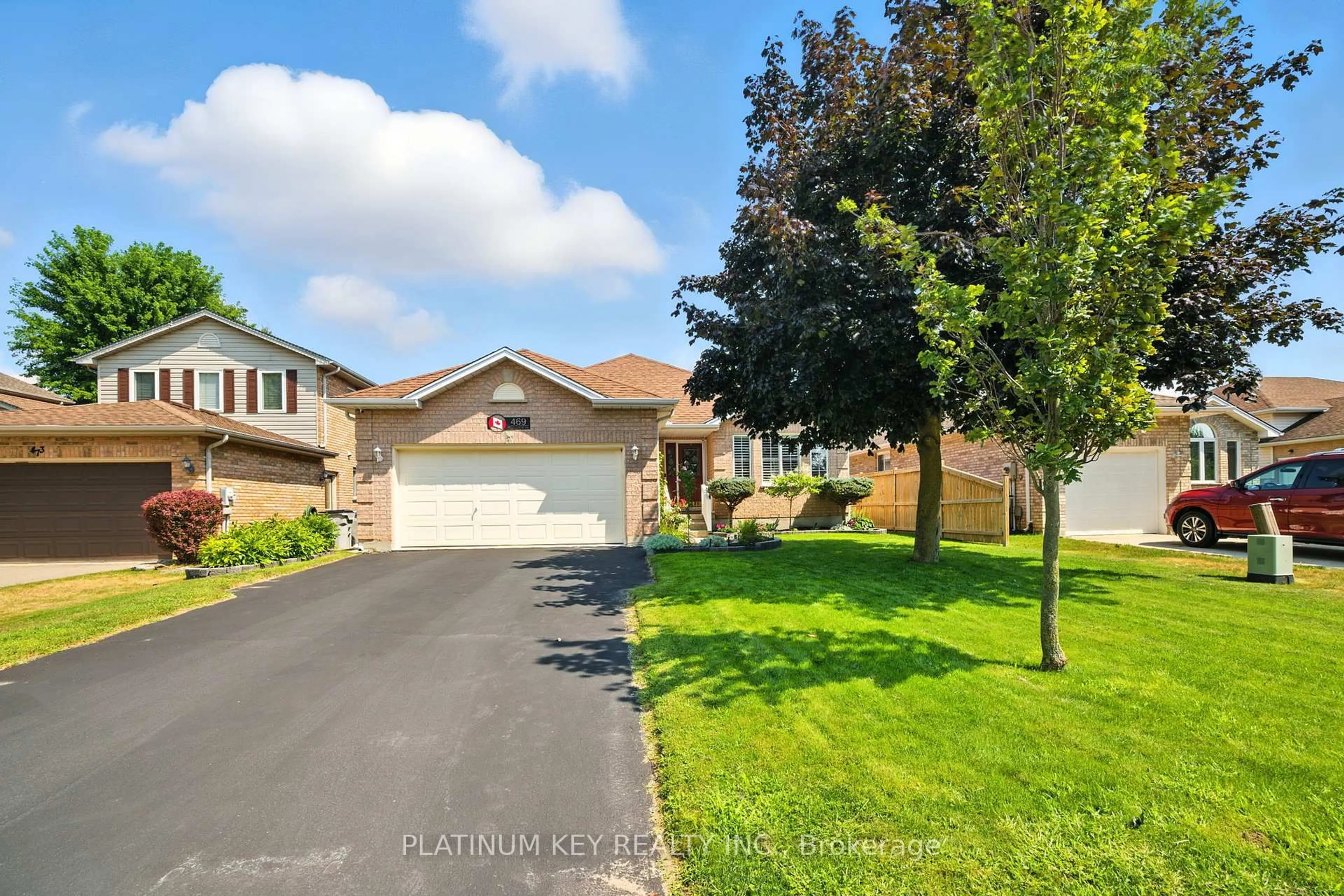 A pic from outside/outdoor area/front of a property/back of a property/a pic from drone, street for 469 Riverview Dr, Strathroy-Caradoc Ontario N7G 4A6