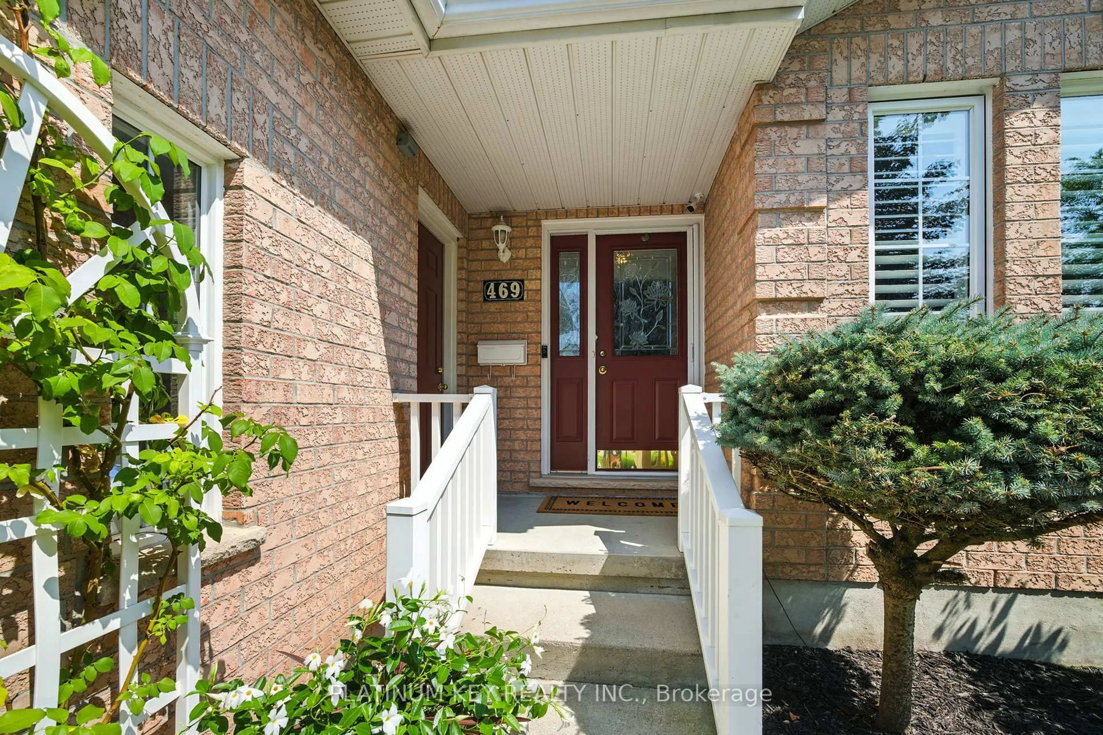 Indoor entryway for 469 Riverview Dr, Strathroy-Caradoc Ontario N7G 4A6