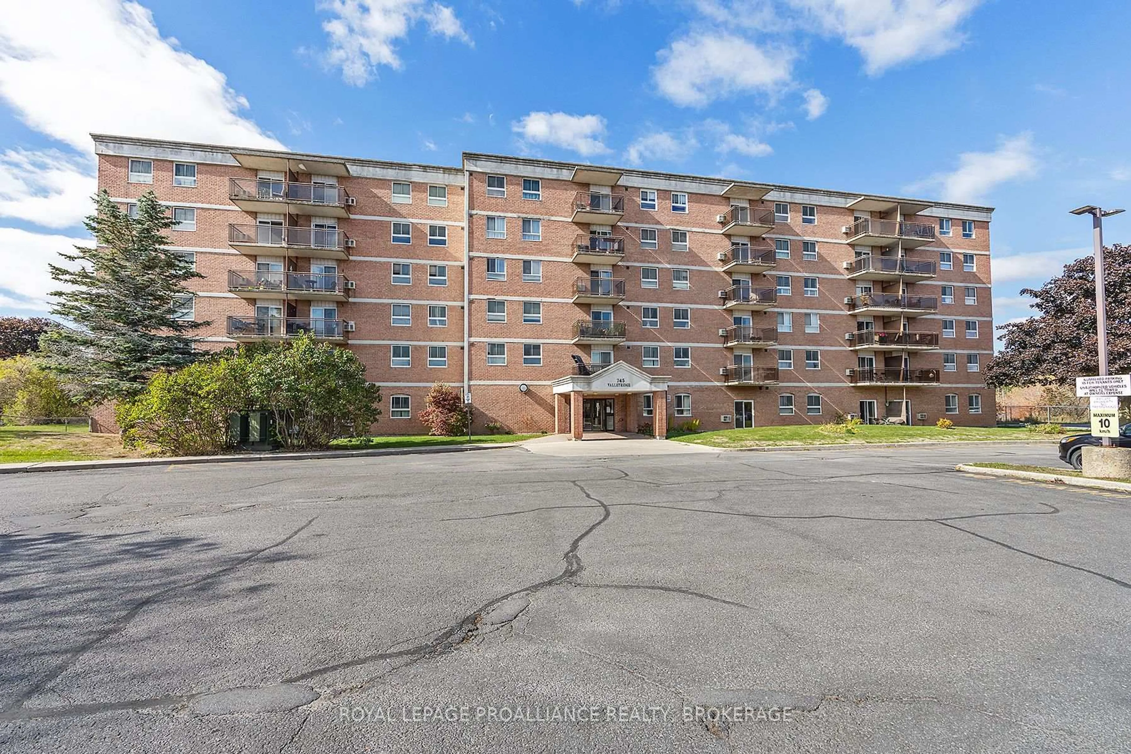 Patio, building for 745 Davis Dr #106, Kingston Ontario K7M 8J4