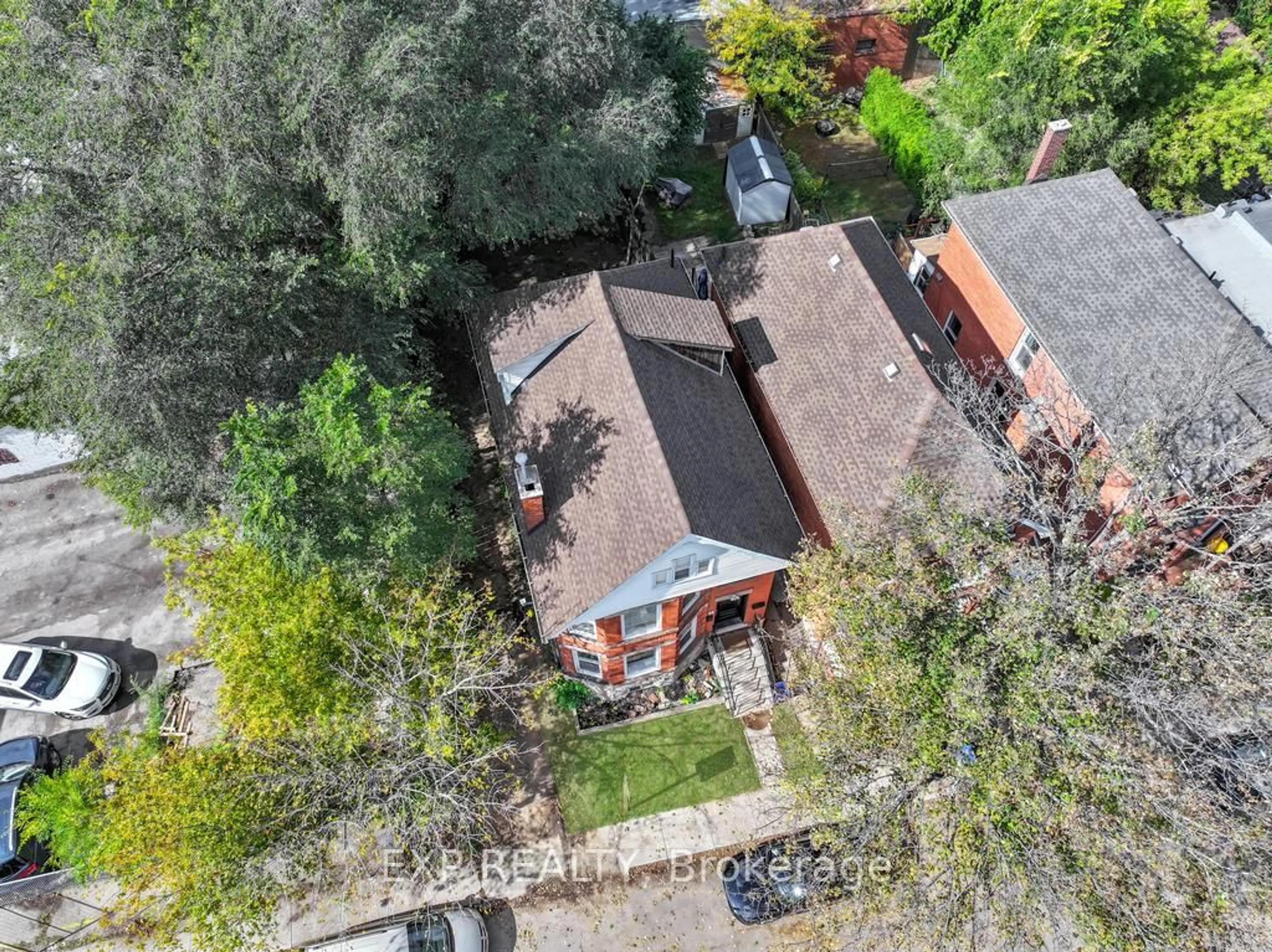 A pic from outside/outdoor area/front of a property/back of a property/a pic from drone, street for 1 madison Ave, Hamilton Ontario L8L 5Y2