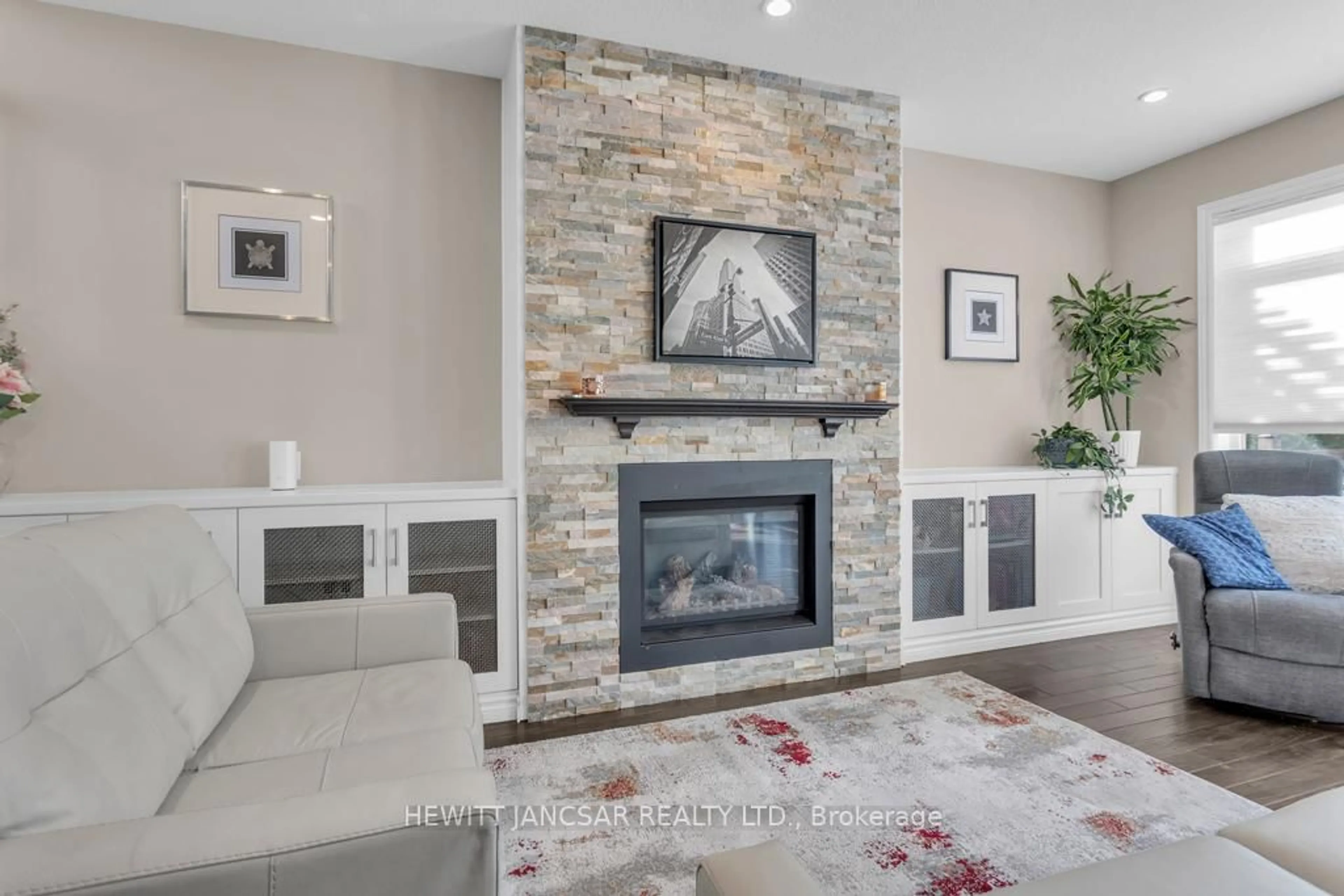 Living room with furniture, unknown for 424 Alan Cres, Woodstock Ontario N4S 0B9