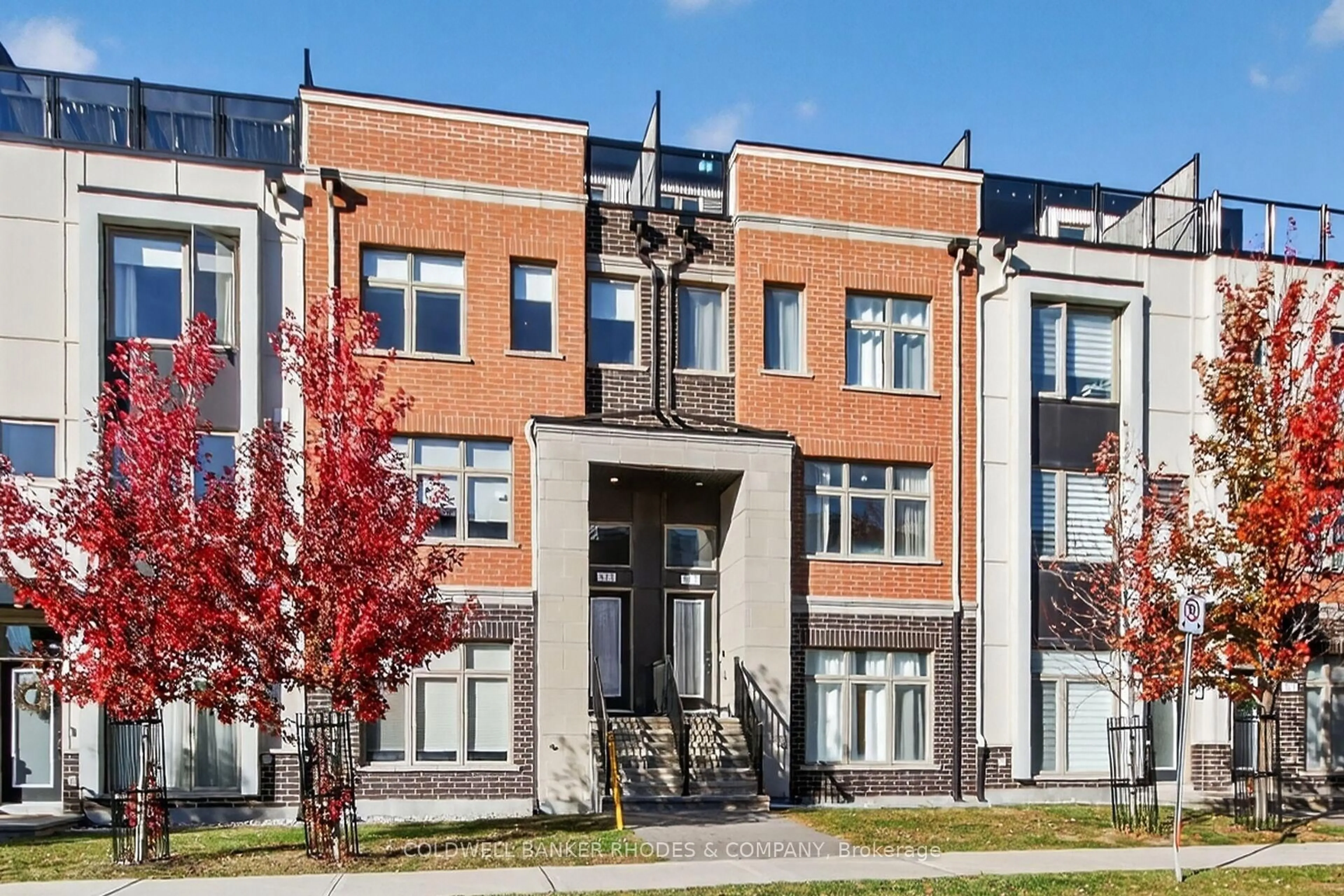 Home with brick exterior material, building for 815 Mikinak Rd, Ottawa Ontario K1K 4Z9
