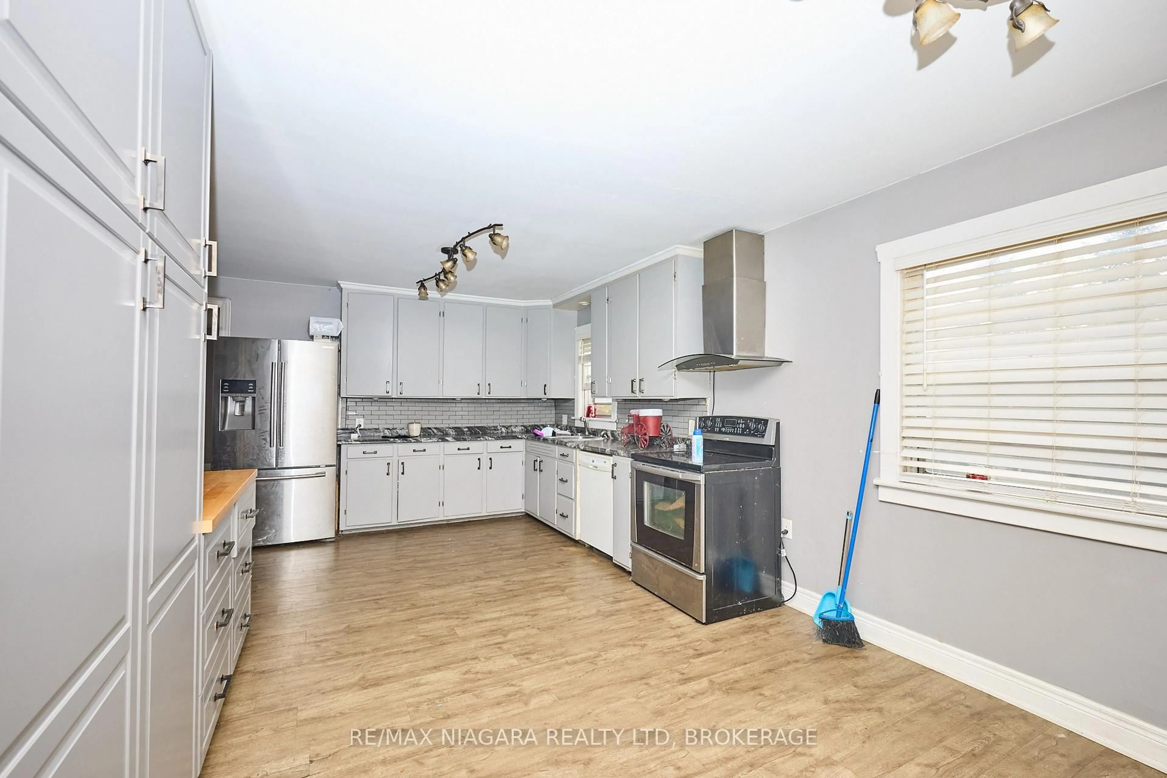 Unknown for 2503 Coral Ave, Fort Erie Ontario L0S 1S0