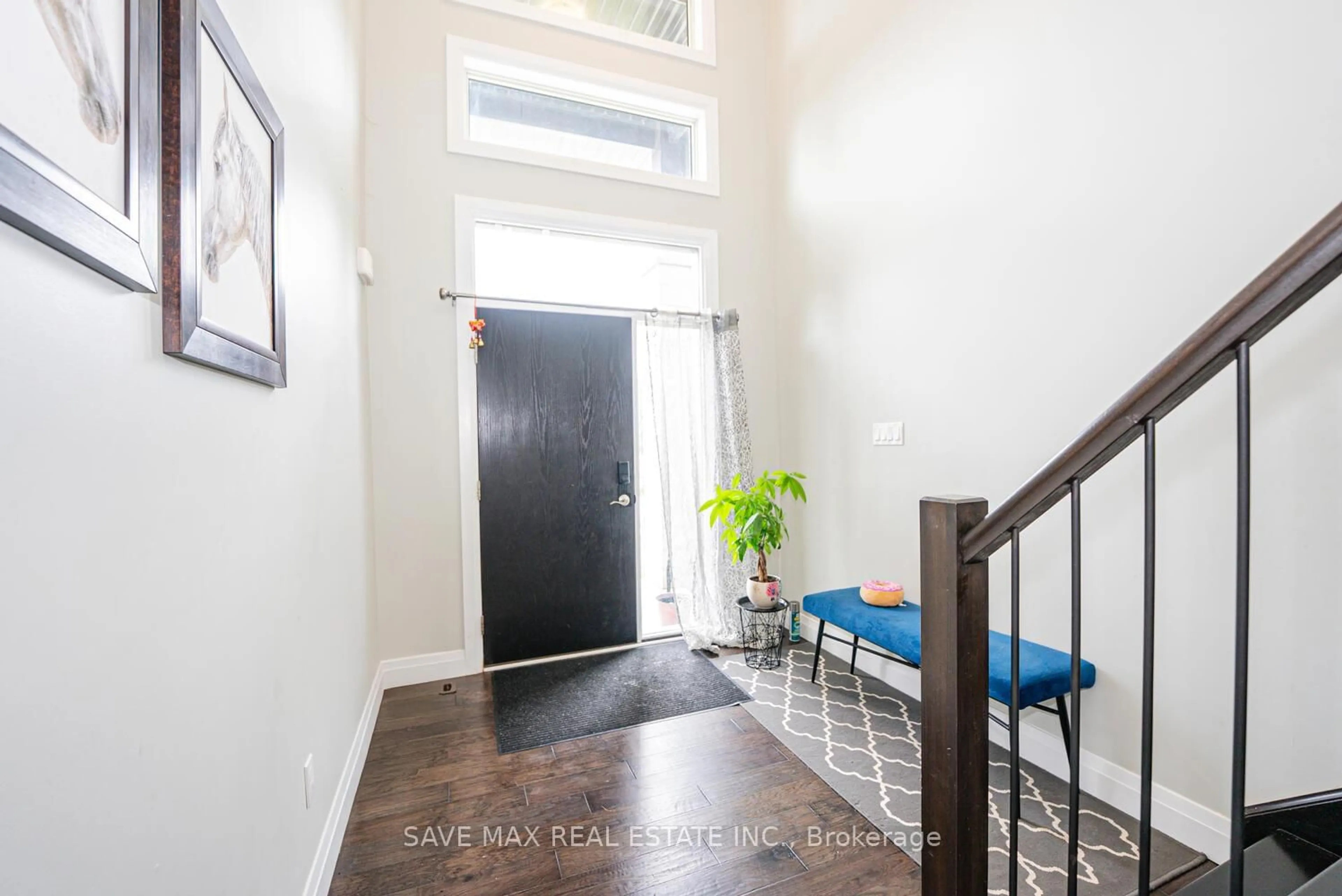 Indoor entryway for 2382 Wickerson Rd, London South Ontario N6K 4R6