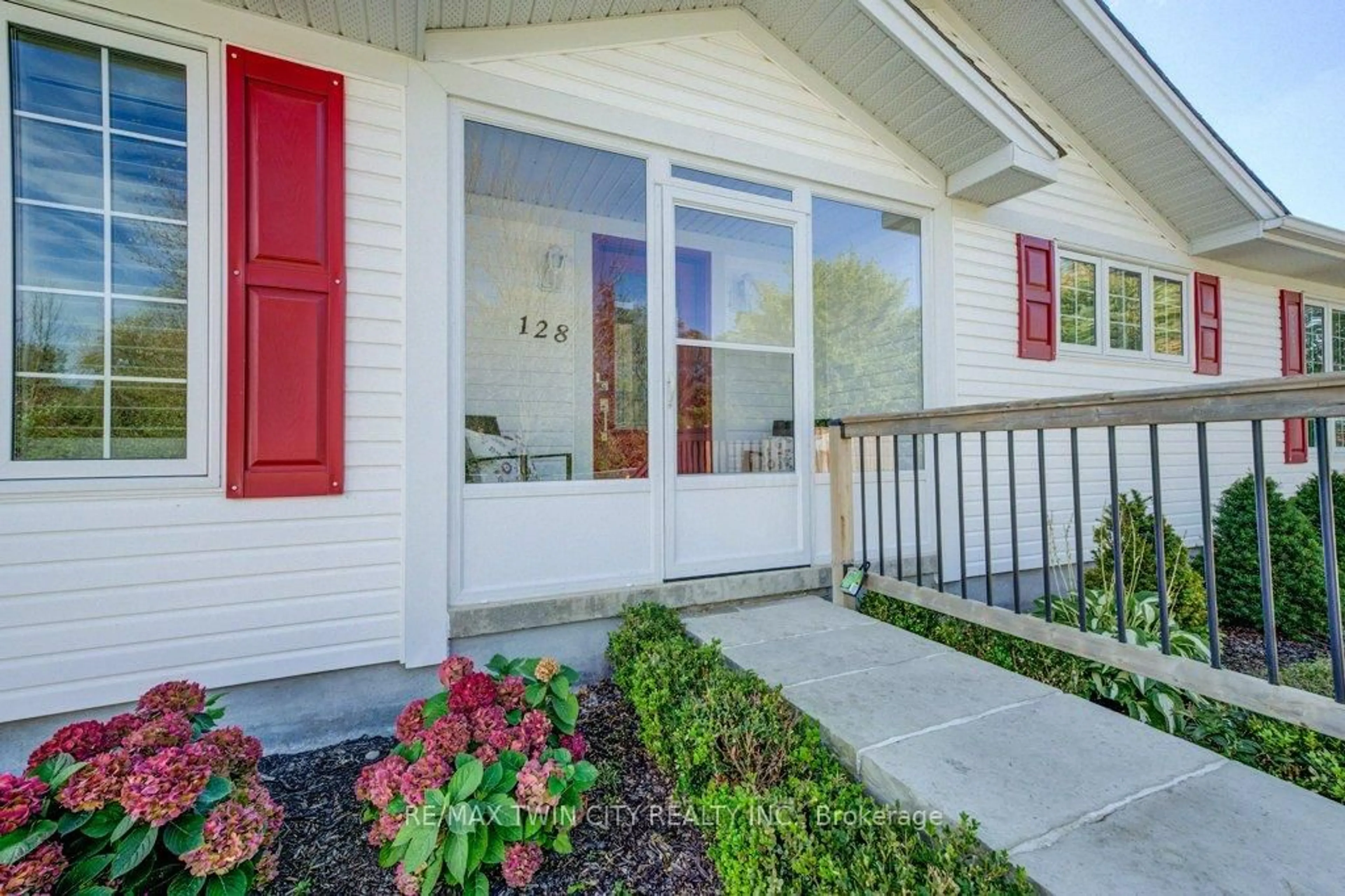 Indoor entryway for 128 Wesley Cres, Woolwich Ontario N2J 4G8