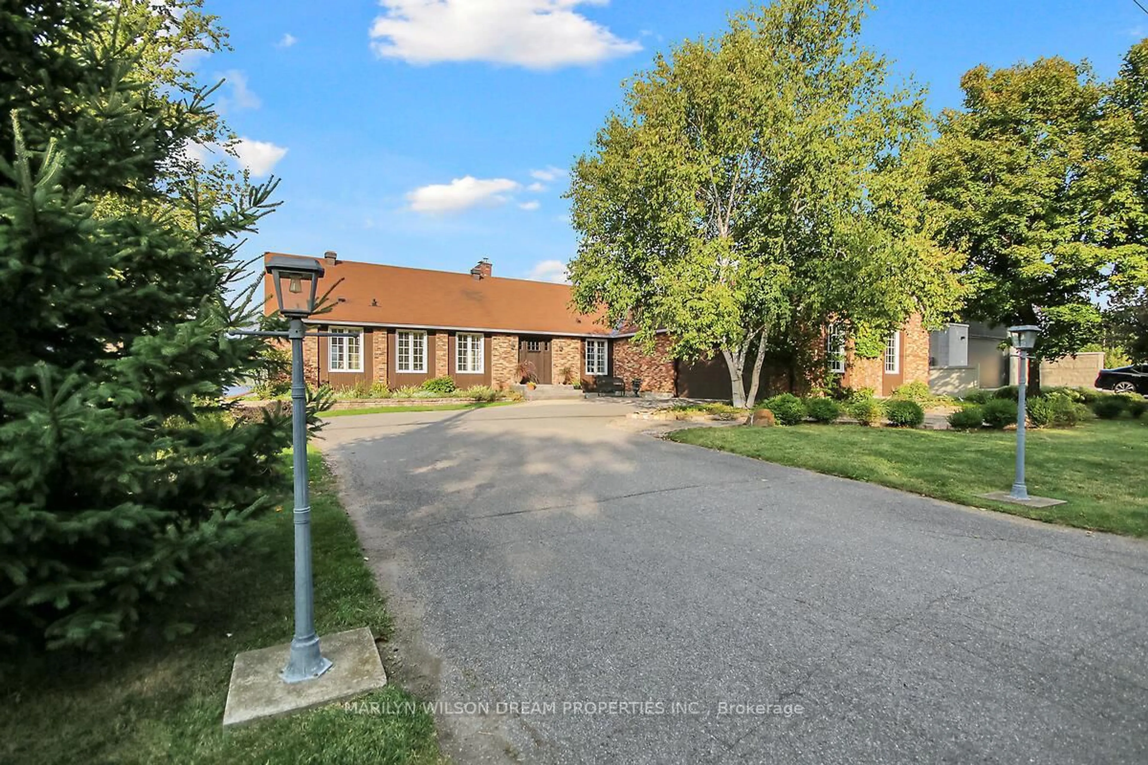 A pic from outside/outdoor area/front of a property/back of a property/a pic from drone, street for 2998 Barlow Cres, Ottawa Ontario K0A 1T0