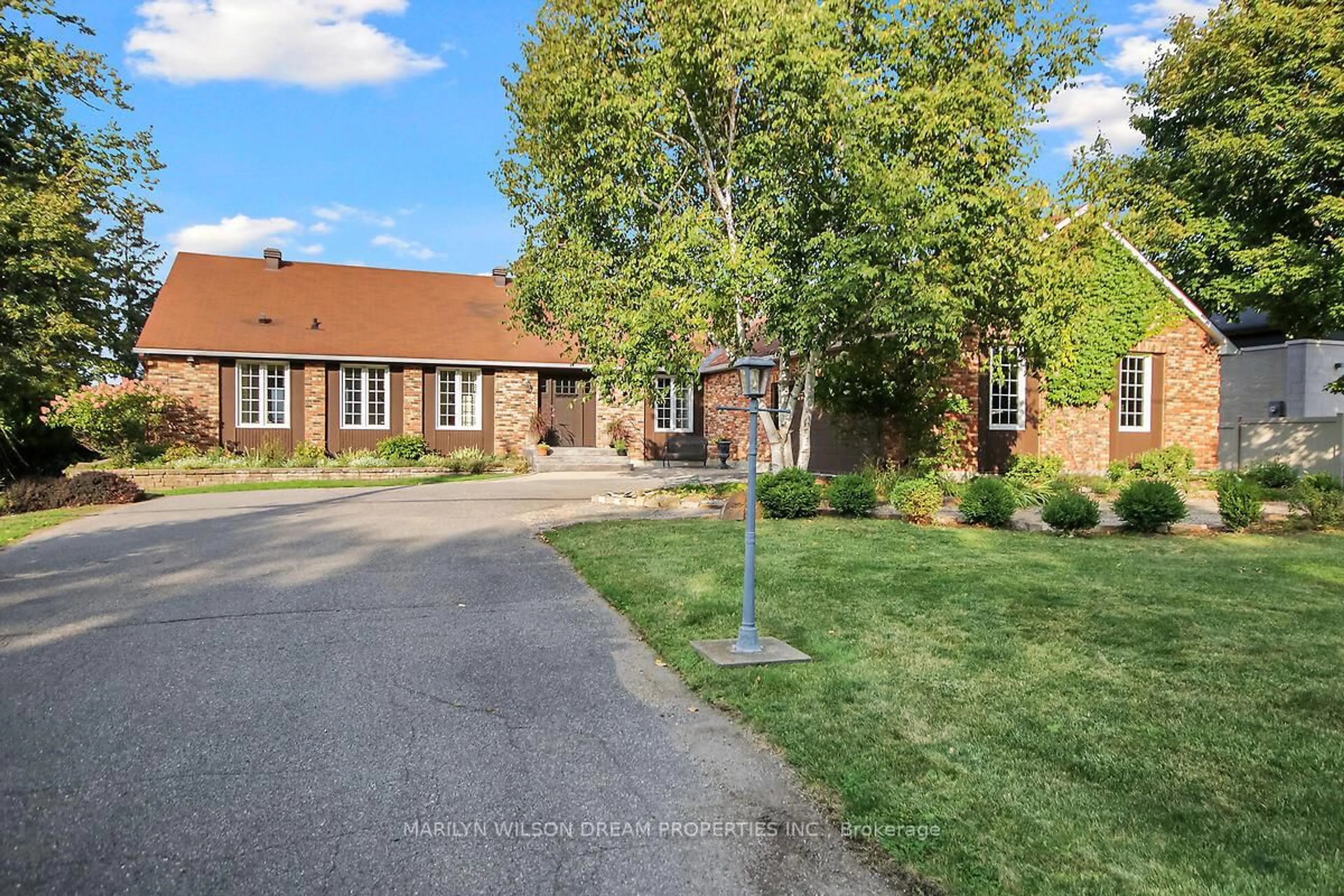 A pic from outside/outdoor area/front of a property/back of a property/a pic from drone, street for 2998 Barlow Cres, Ottawa Ontario K0A 1T0