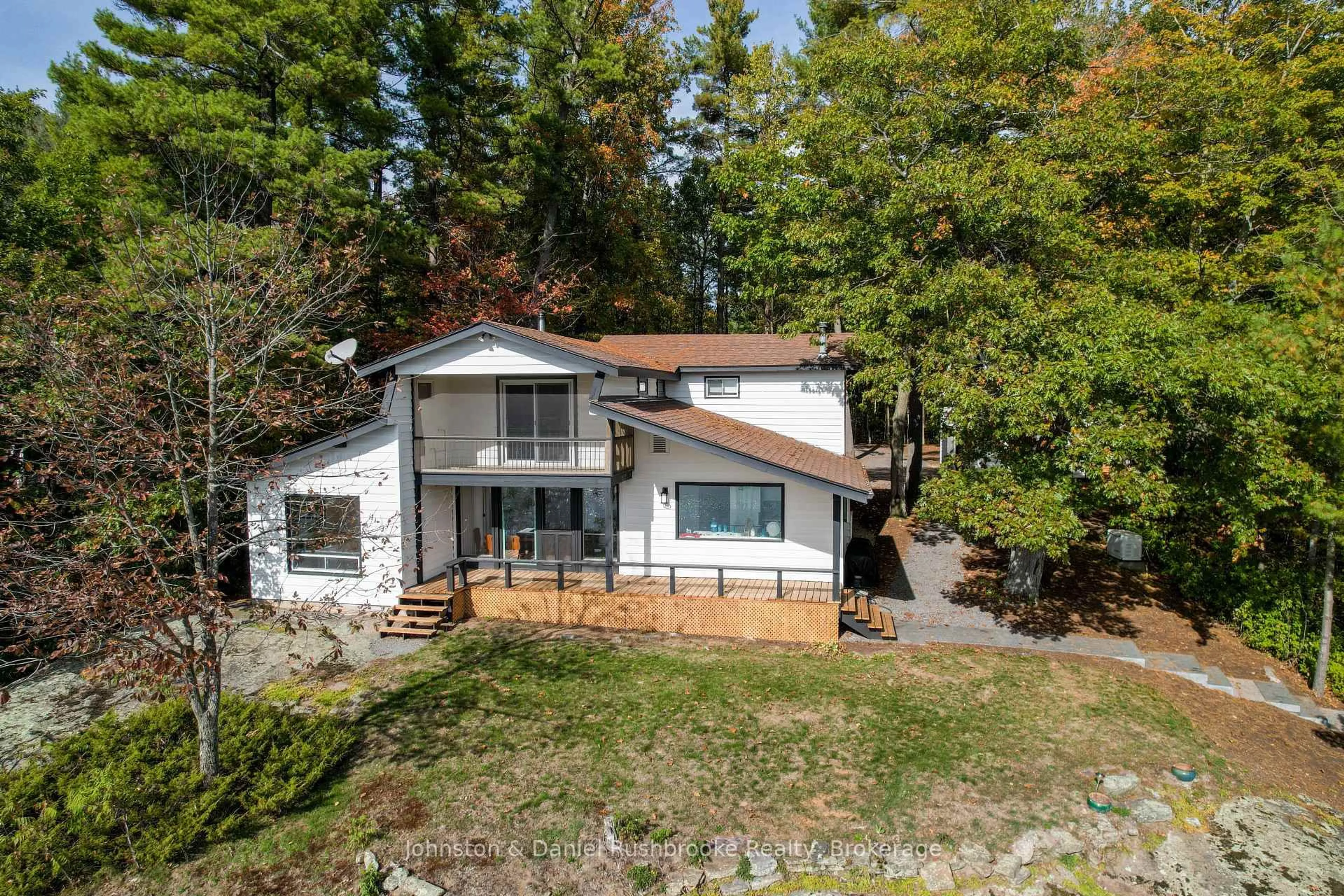 A pic from outside/outdoor area/front of a property/back of a property/a pic from drone, unknown for 1042 El-Kee Point Lane, Muskoka Lakes Ontario P0B 1J0
