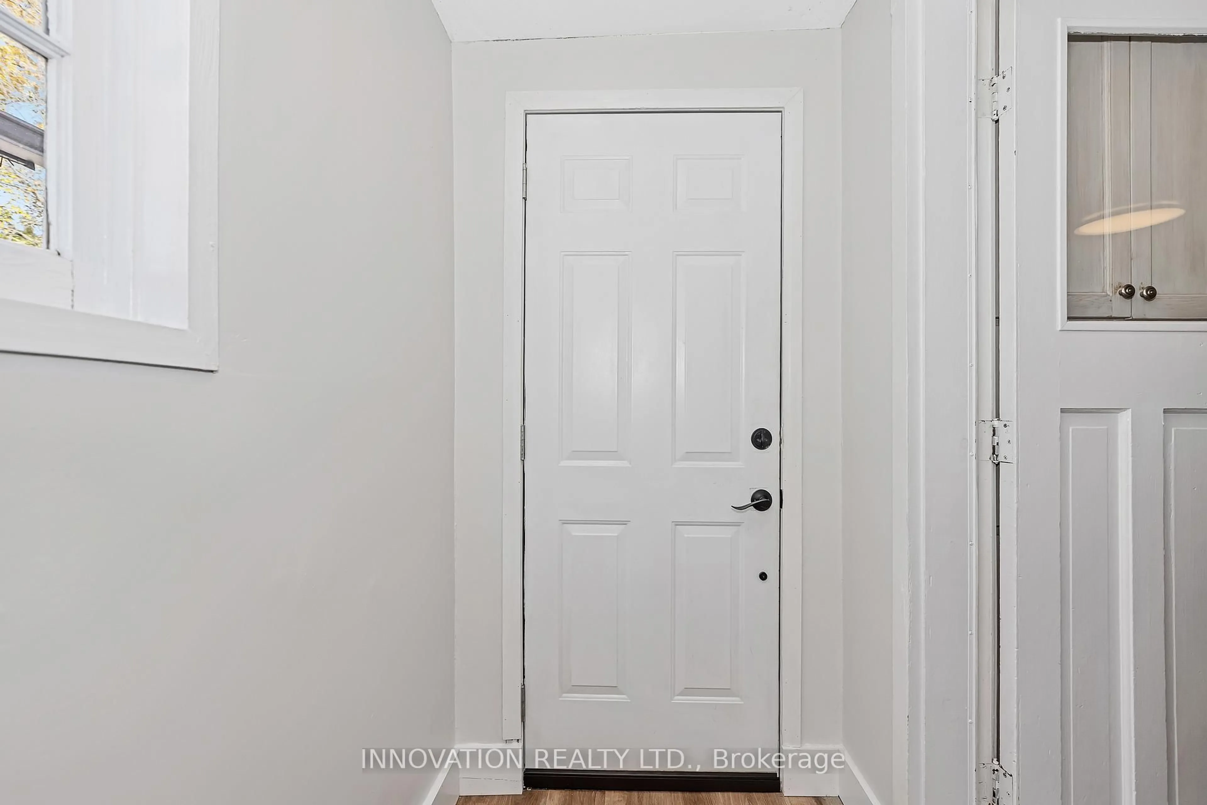Indoor entryway for 2716 Margaret St, North Dundas Ontario K0E 1S0