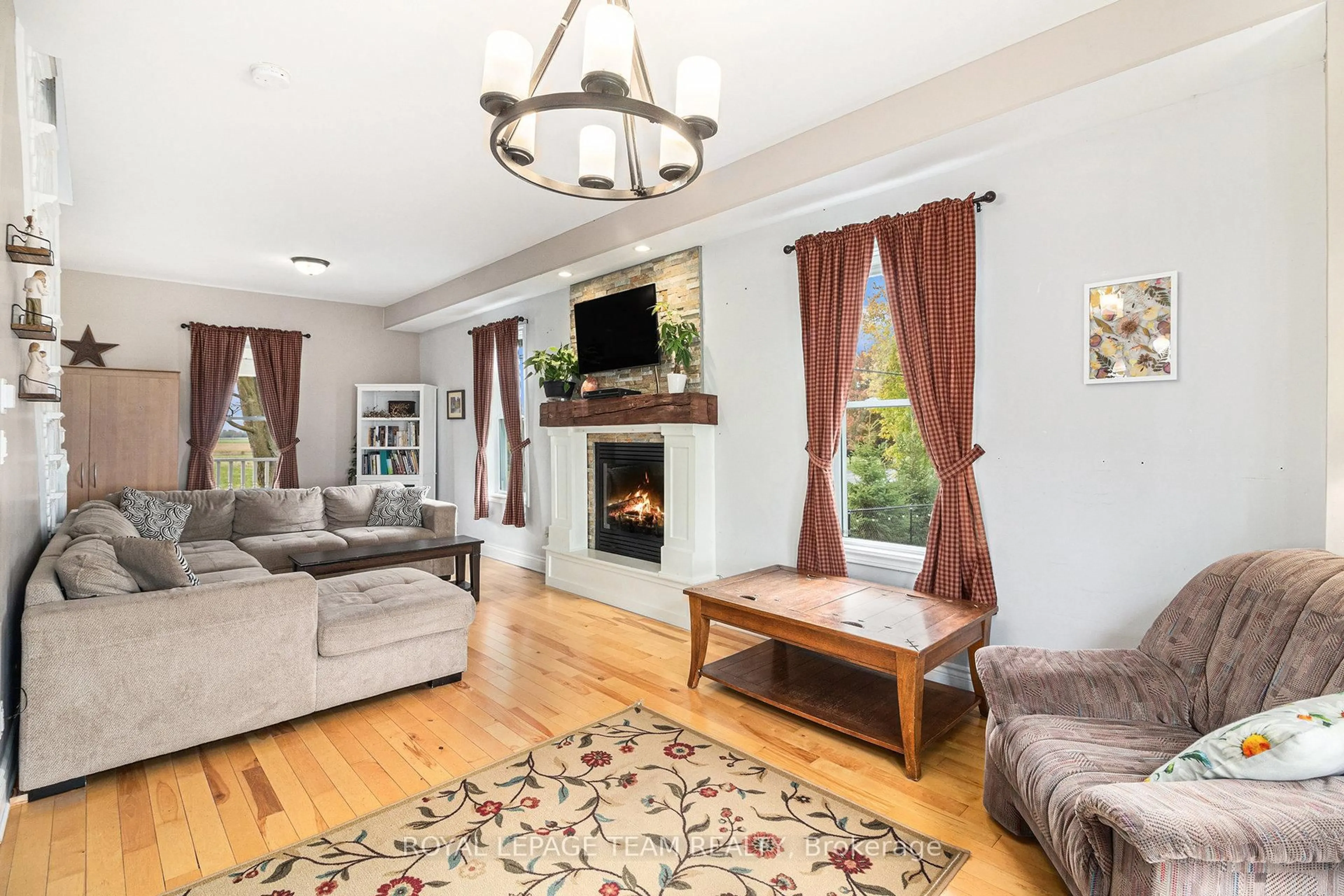 Living room with furniture, unknown for 11845 County 43 Rd, North Dundas Ontario K0C 2K0