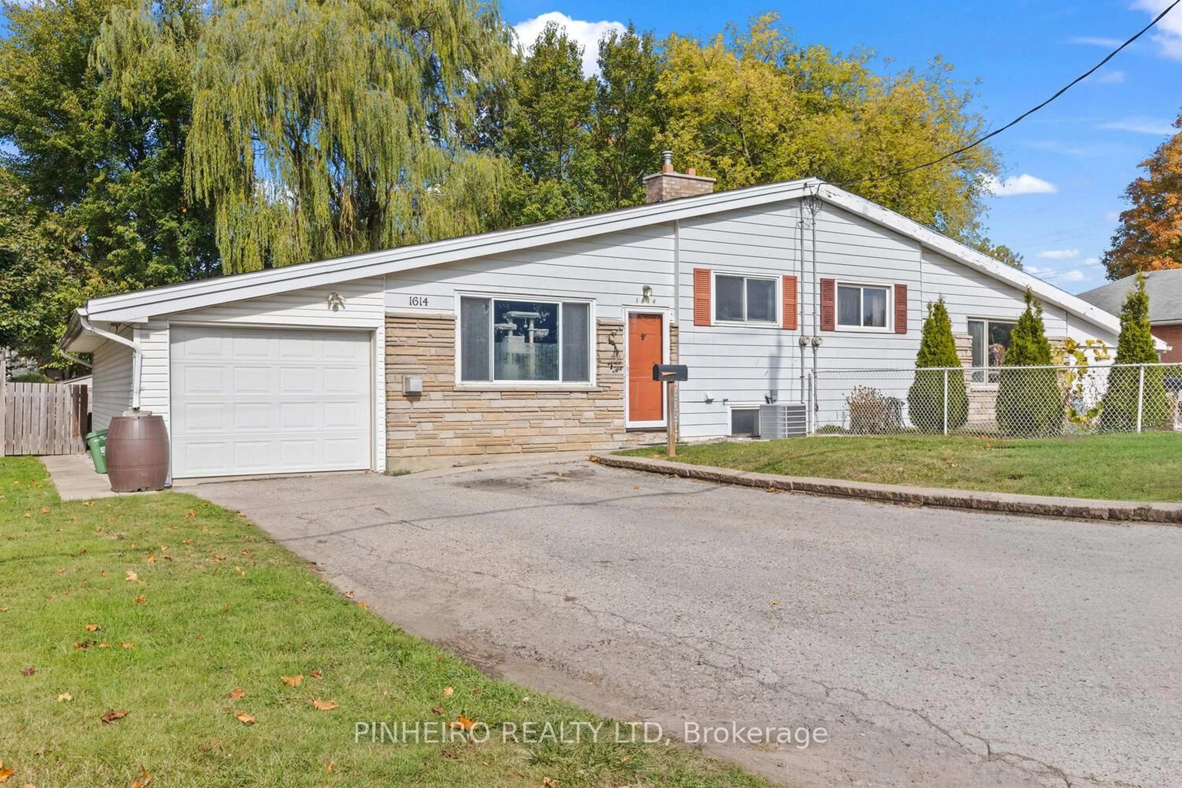 Home with vinyl exterior material, street for 1614 Wavell St, London East Ontario N5W 2E1