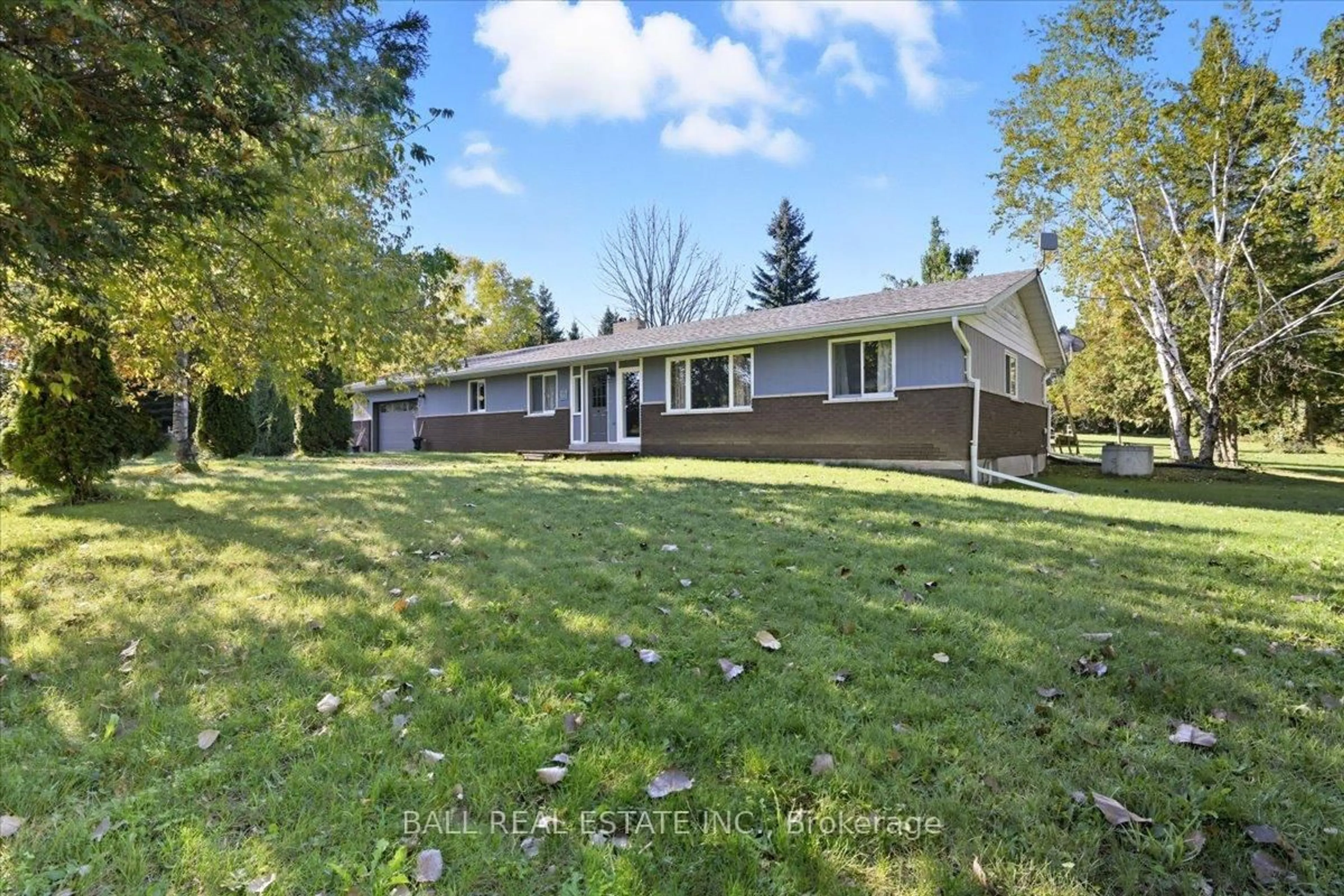 A pic from outside/outdoor area/front of a property/back of a property/a pic from drone, street for 2046 Selwyn Rd, Selwyn Ontario K0L 2H0