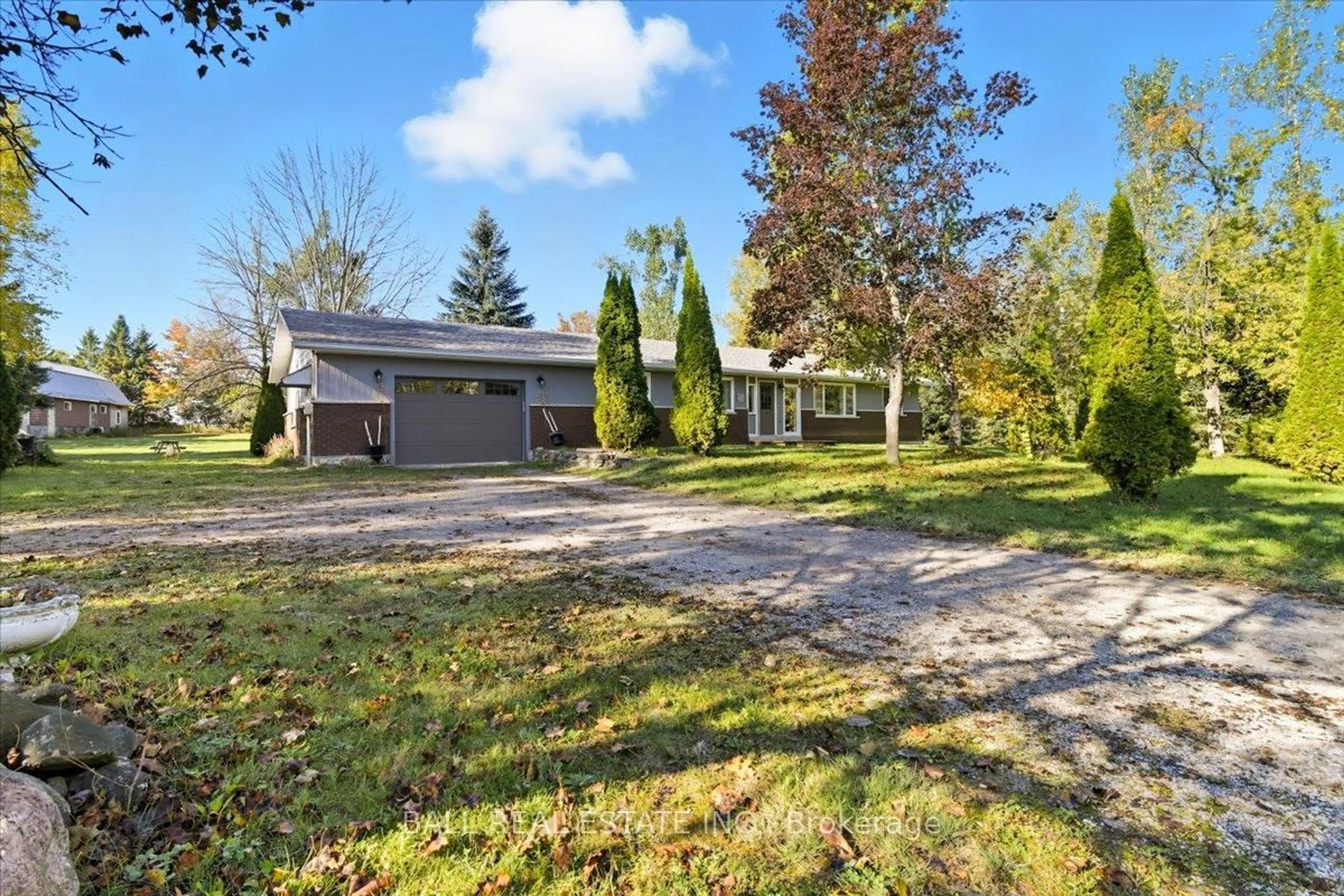 A pic from outside/outdoor area/front of a property/back of a property/a pic from drone, street for 2046 Selwyn Rd, Selwyn Ontario K0L 2H0