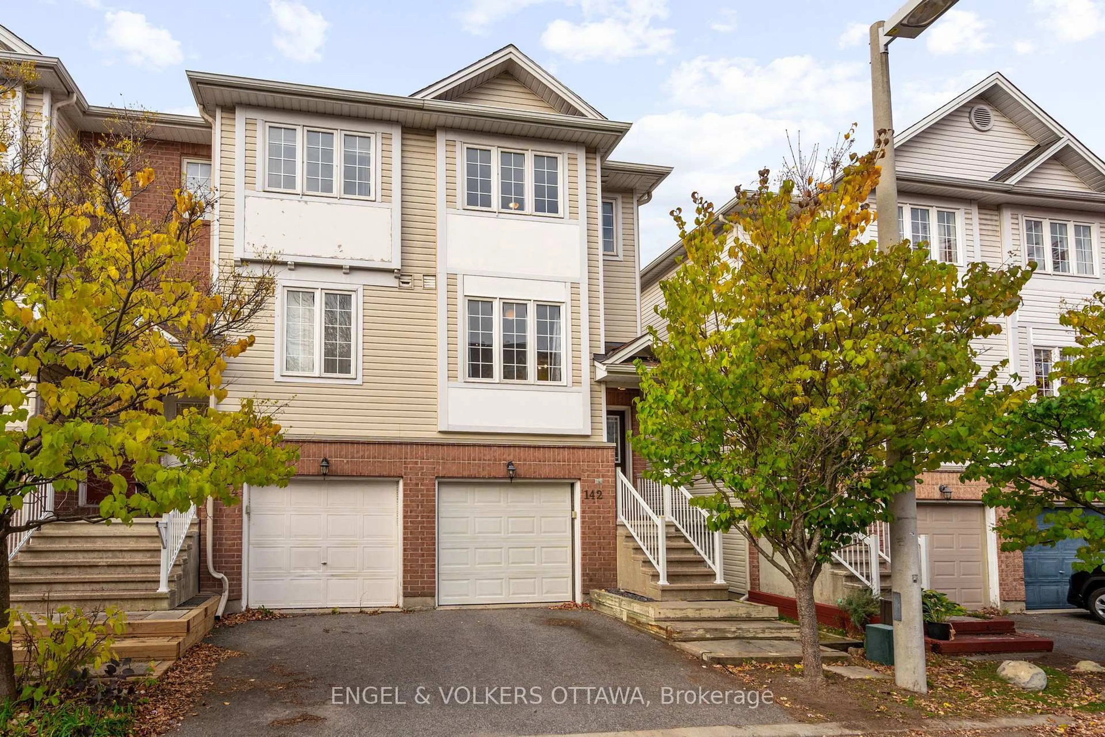 Unknown for 142 Wharhol Private, Ottawa Ontario K2H 1G5