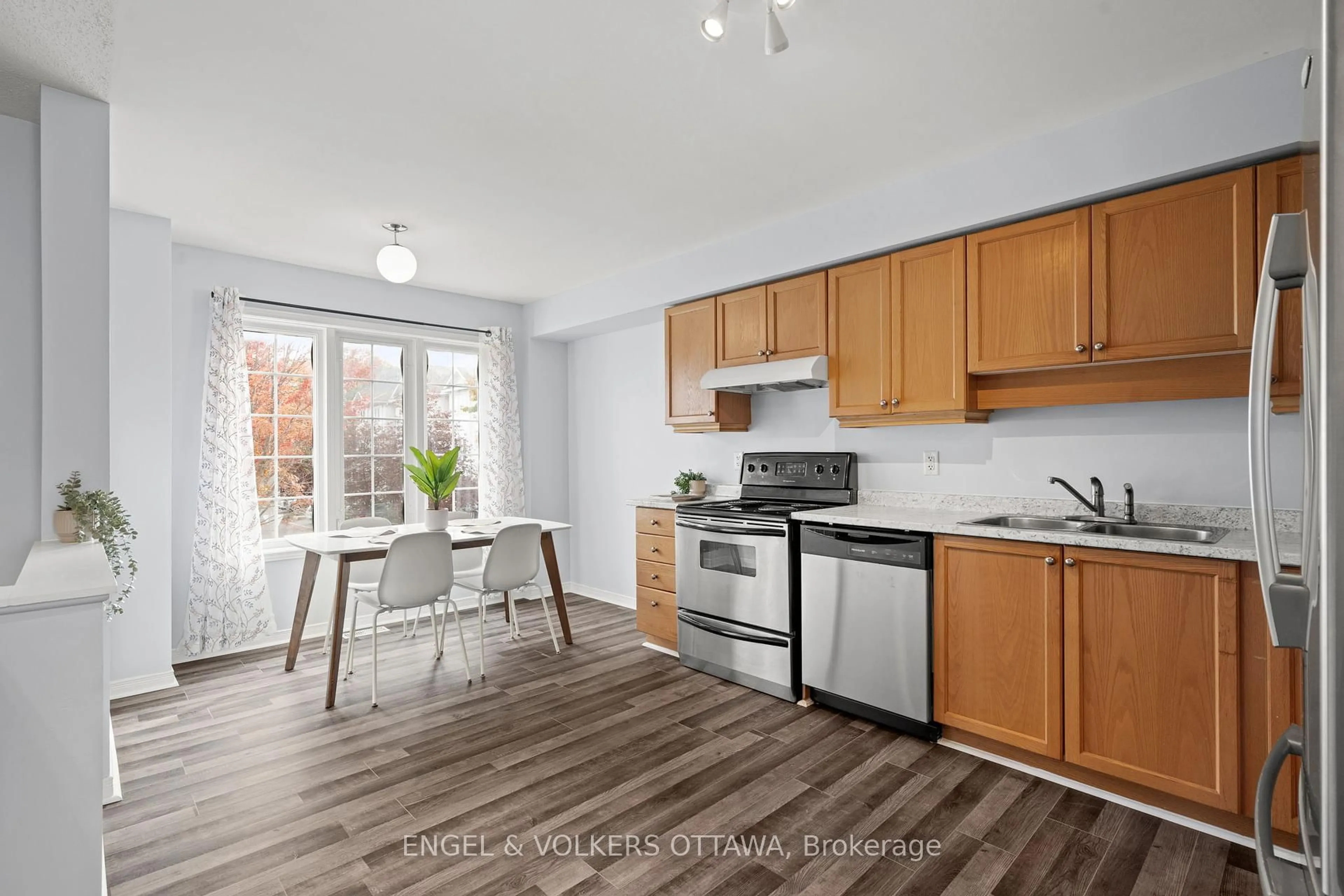 Open concept kitchen, wood/laminate floor for 142 Wharhol Private, Ottawa Ontario K2H 1G5