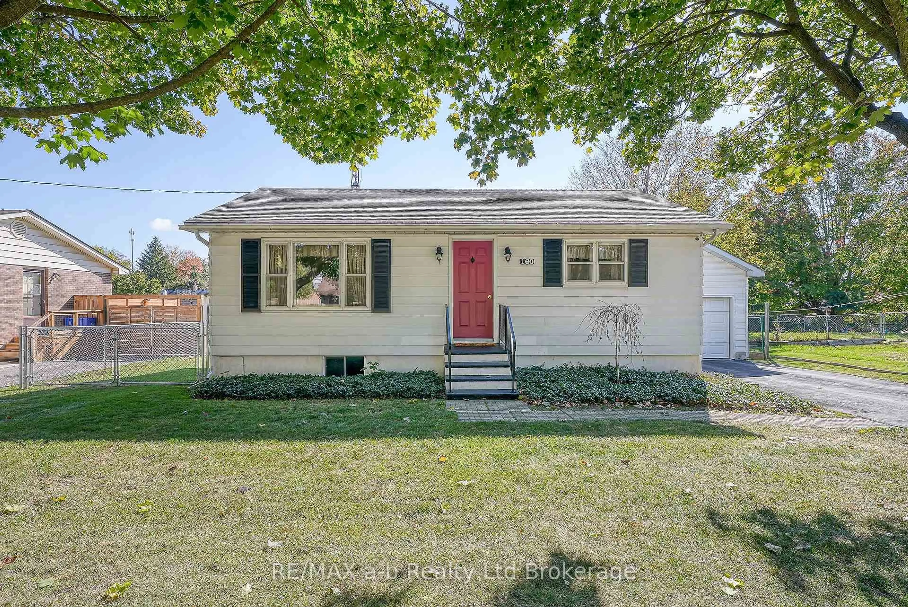 Home with vinyl exterior material, street for 160 Metcalfe St, Ingersoll Ontario N5C 1M9