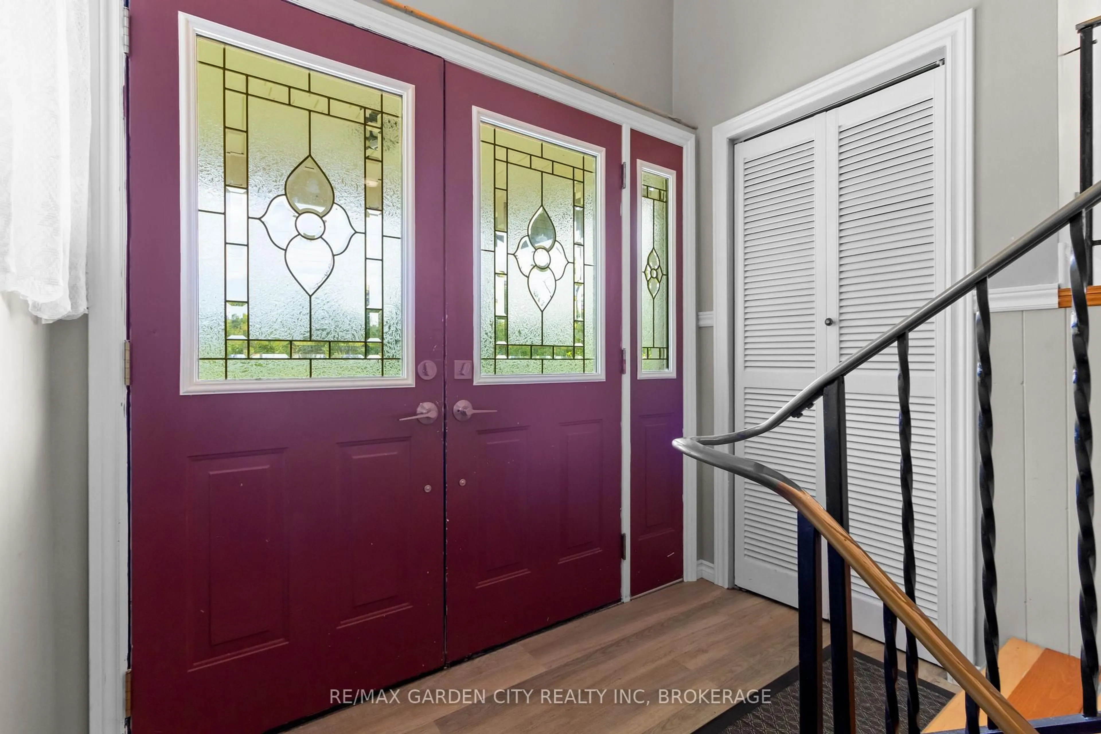 Indoor entryway for 317540 6&10 Highway, Georgian Bluffs Ontario N4K 5N6