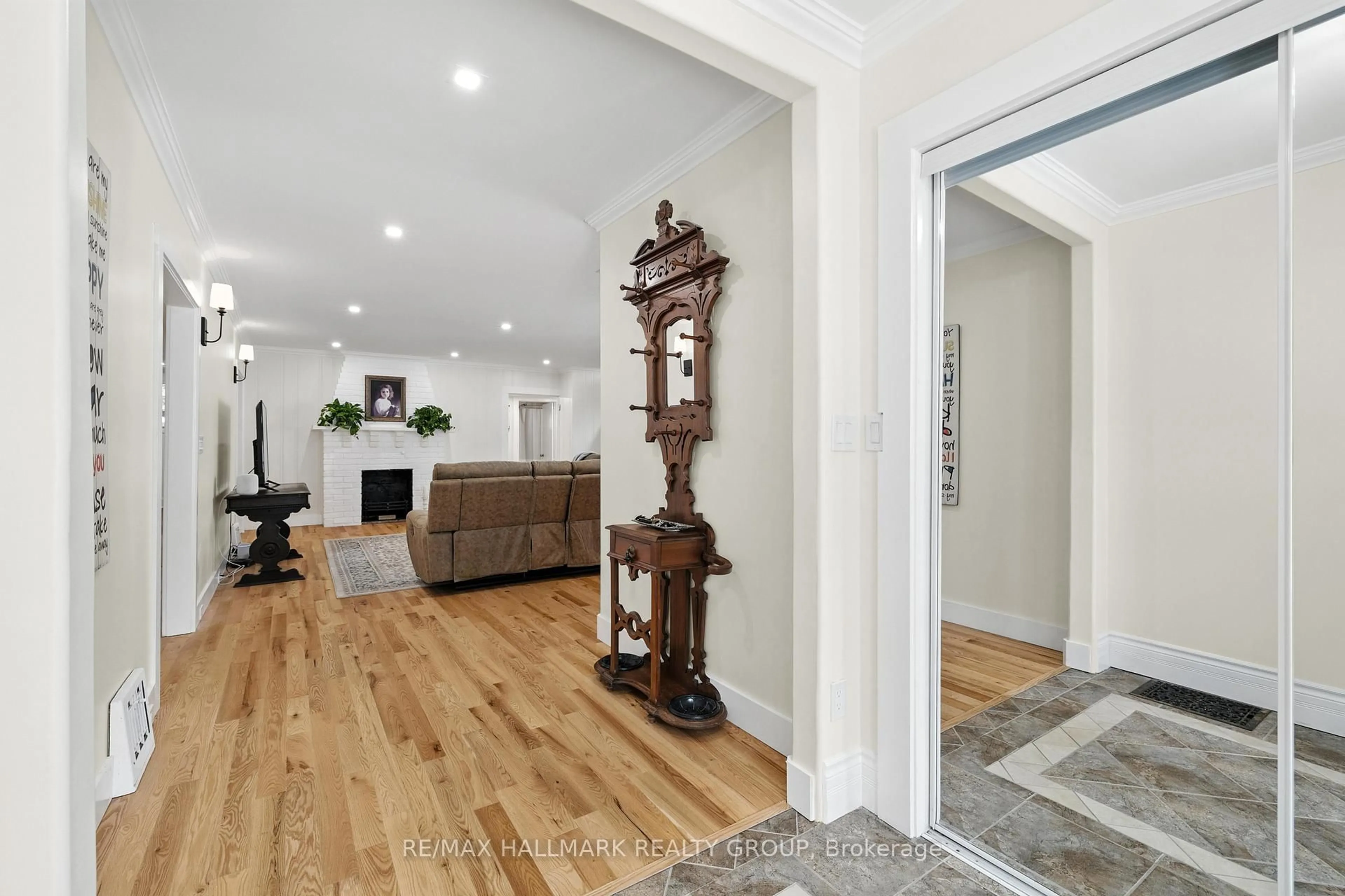 Indoor entryway for 26 McCready St, Brockville Ontario K6V 5N3