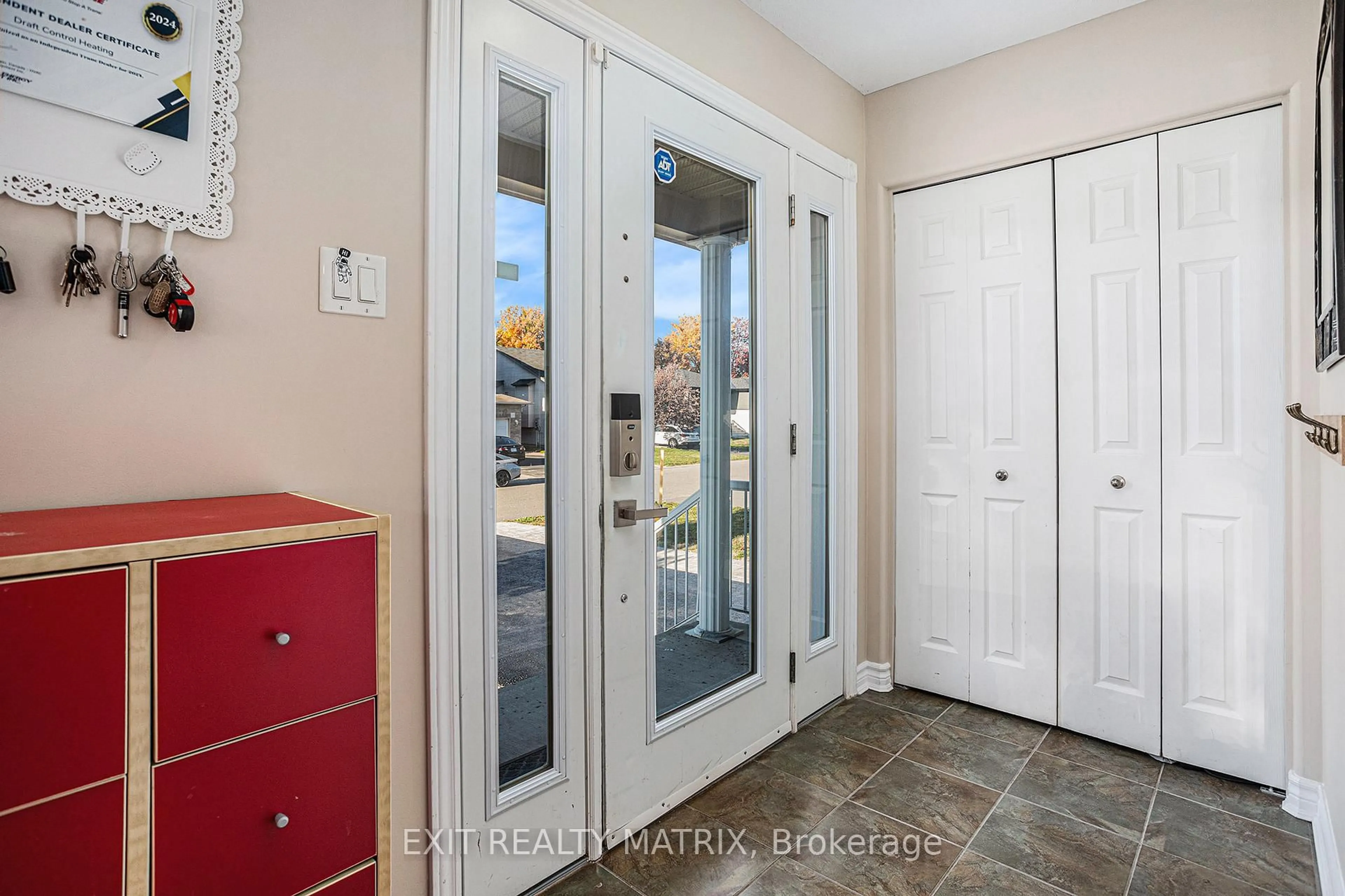 Indoor entryway for 183 Filion St, Russell Ontario K0A 1W0