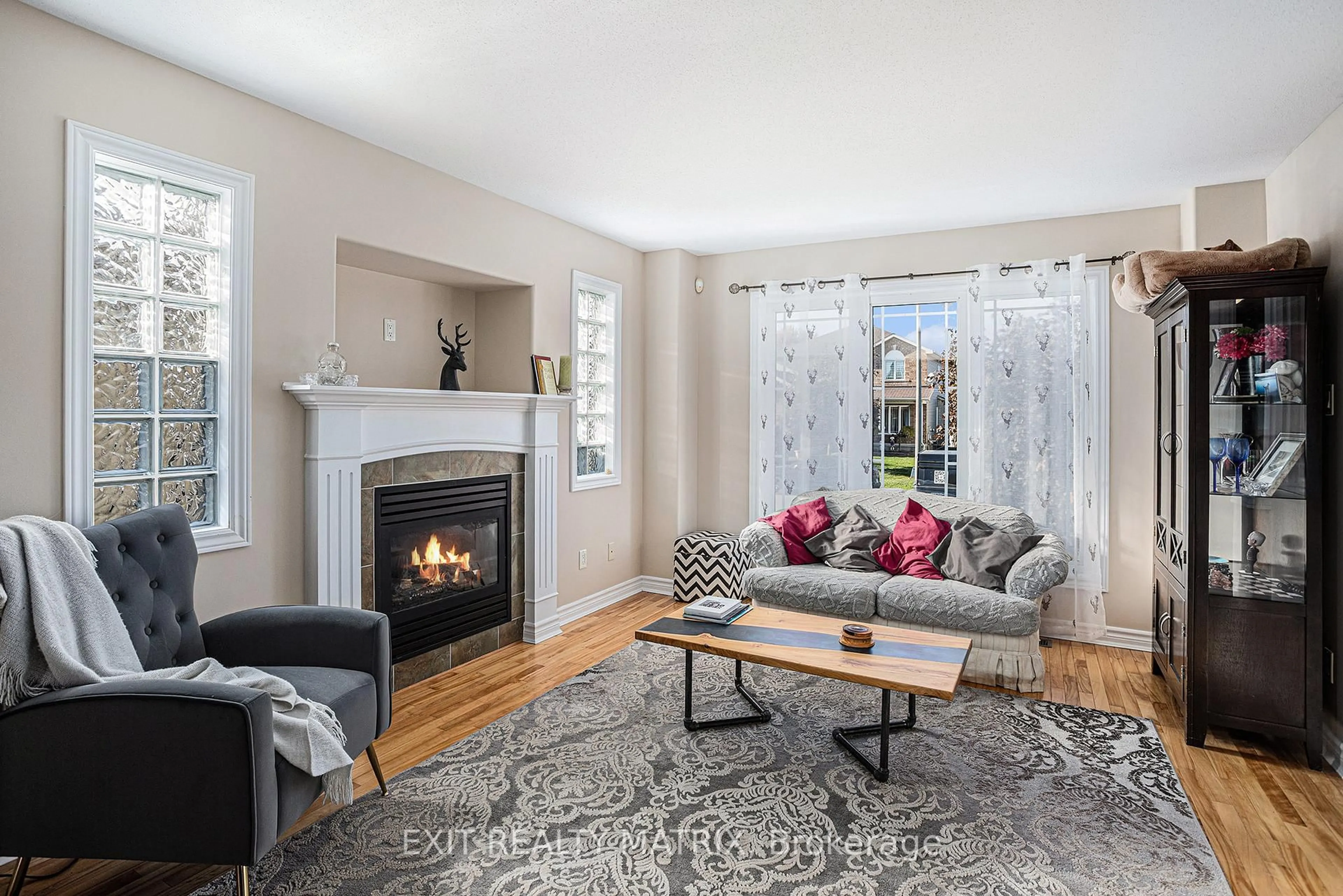 Living room with furniture, unknown for 183 Filion St, Russell Ontario K0A 1W0