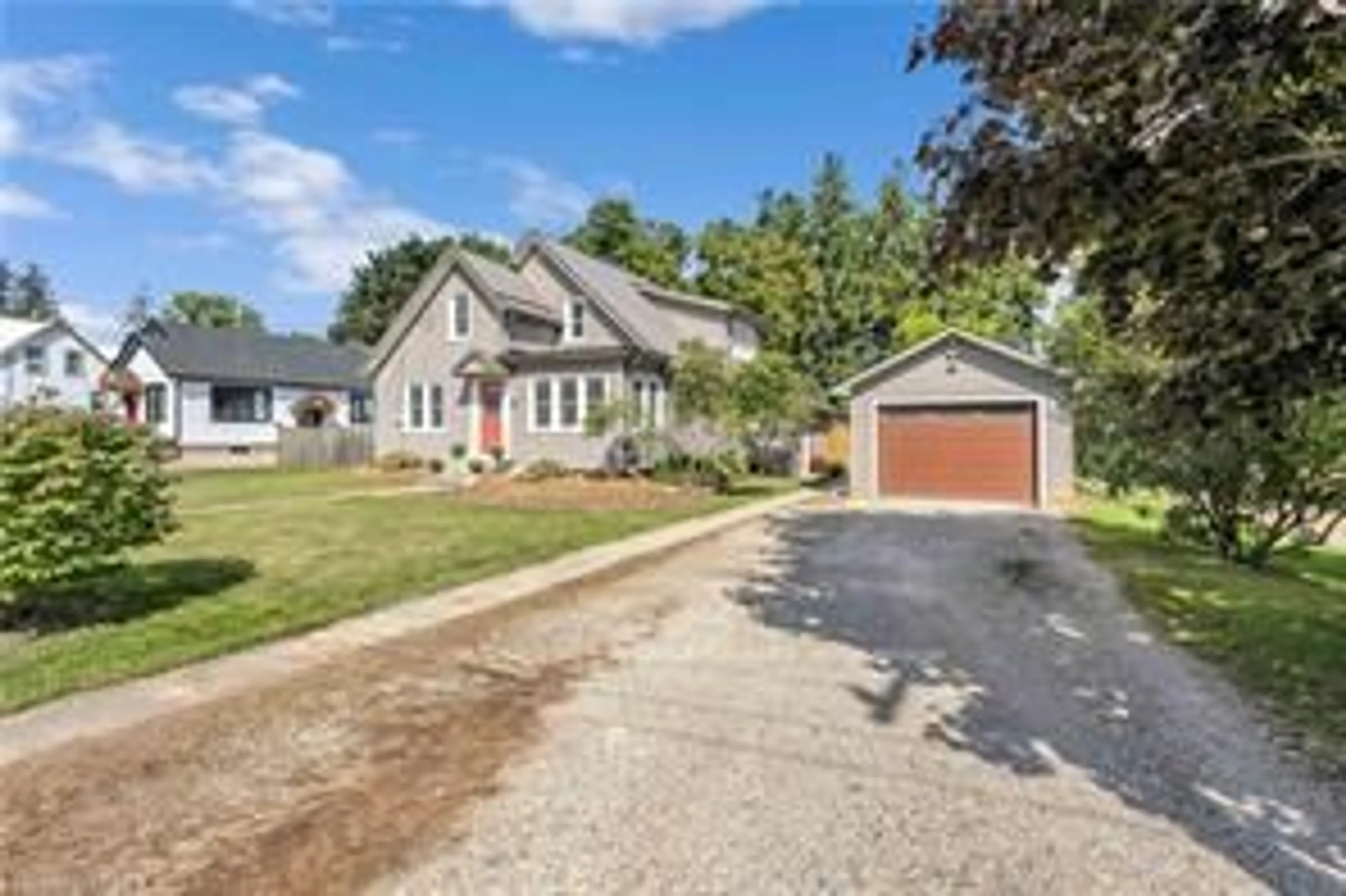 A pic from outside/outdoor area/front of a property/back of a property/a pic from drone, street for 118 Main St, Norwich Ontario N0J 1P0