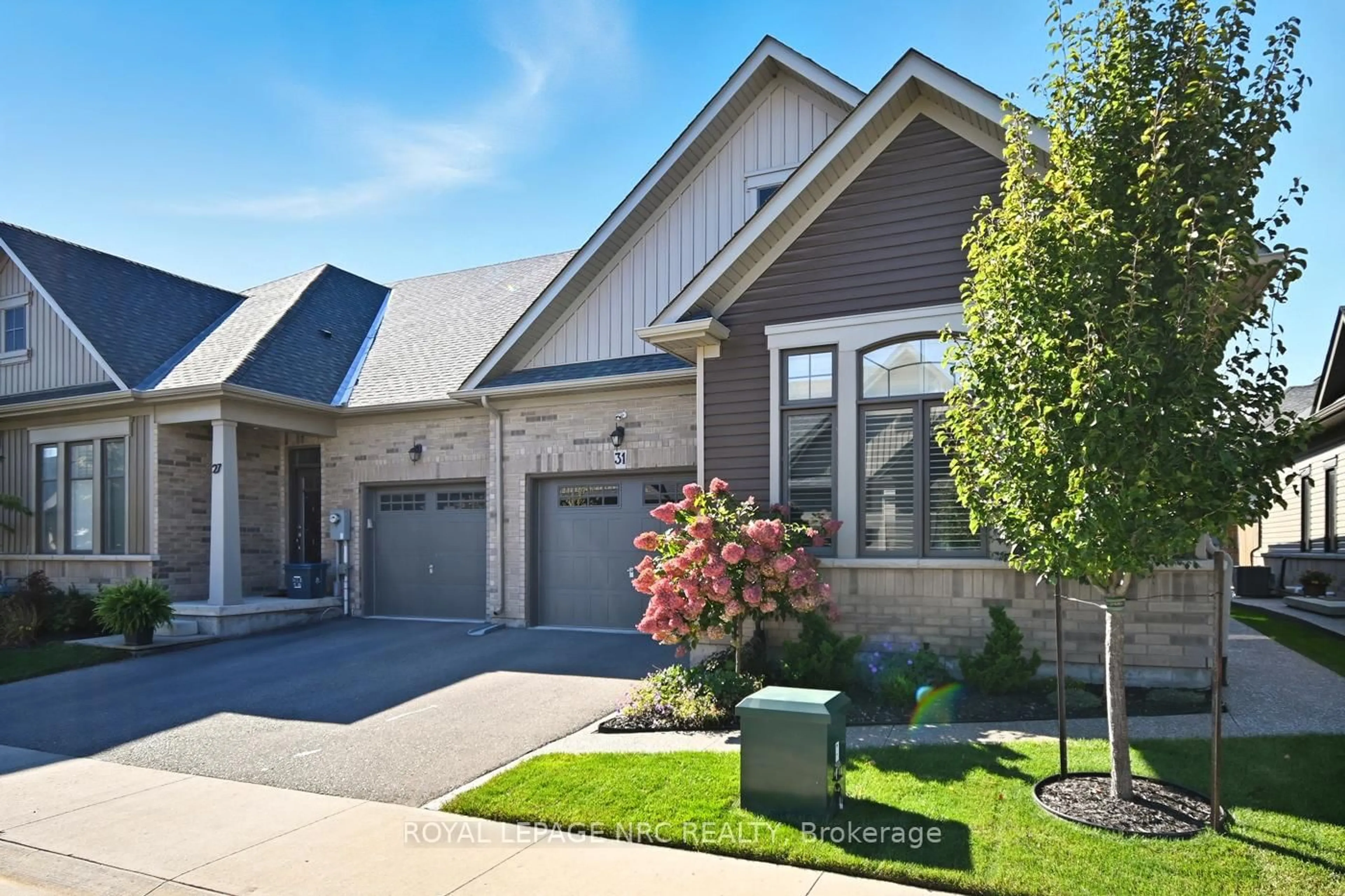 Home with brick exterior material, street for 31 Cosmopolitan Common, St. Catharines Ontario L2M 0B8