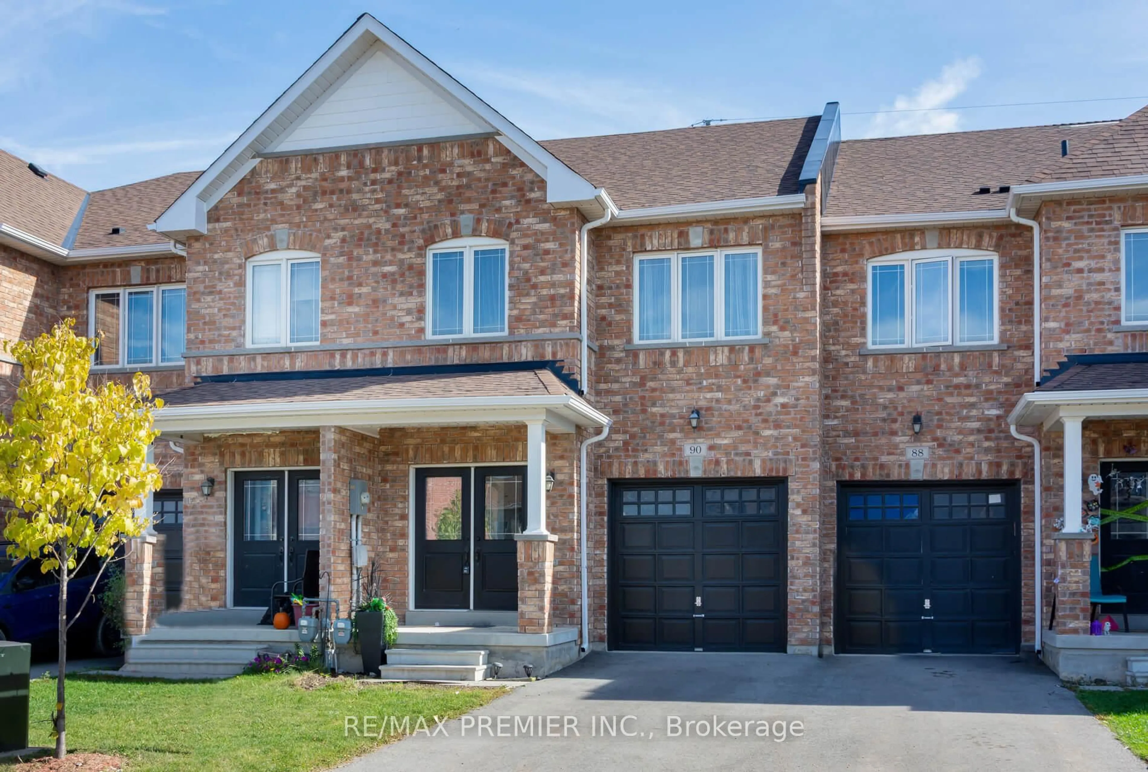 Home with brick exterior material, street for 90 Palace St, Thorold Ontario L2V 0J6