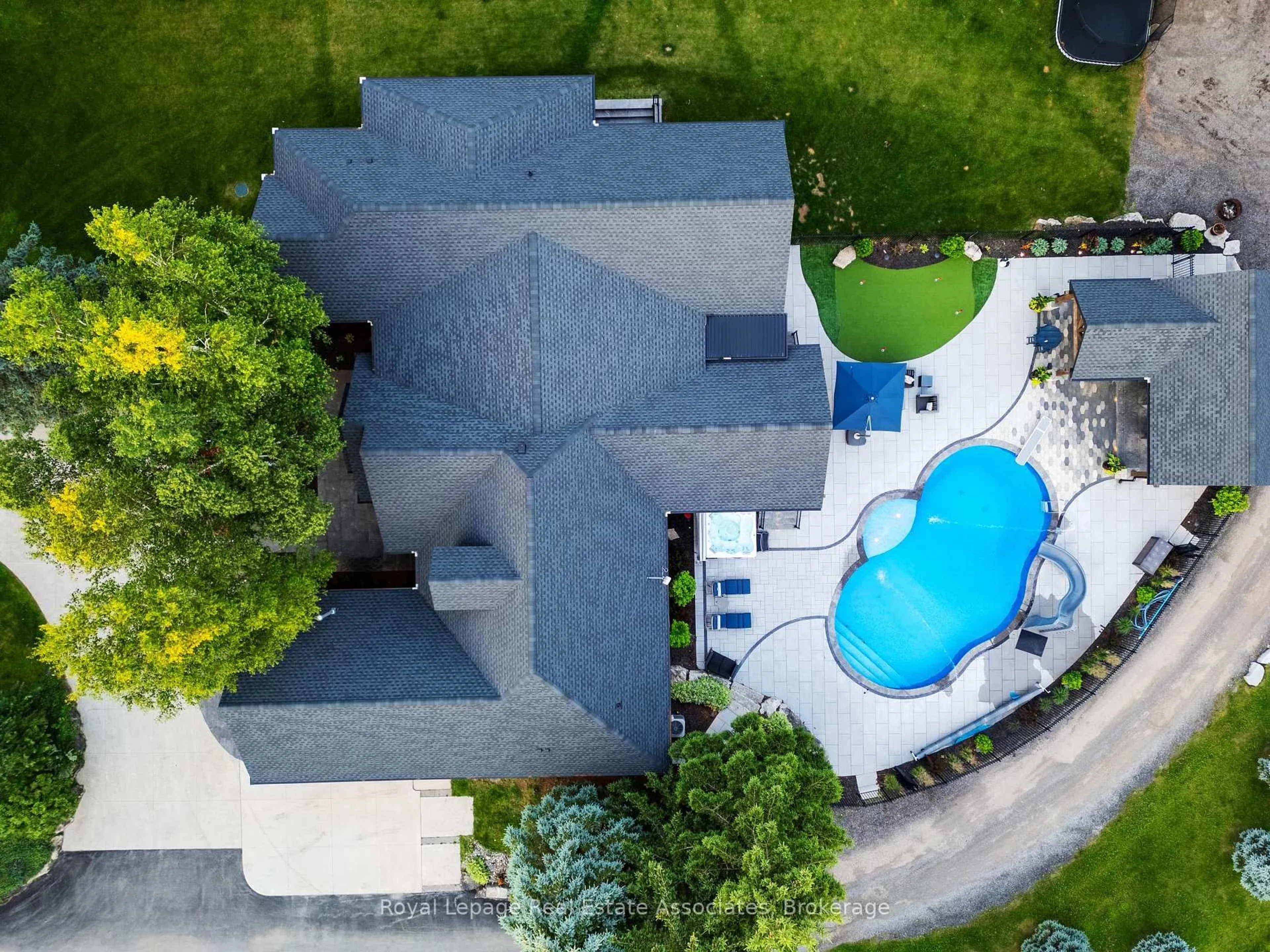 A pic from outside/outdoor area/front of a property/back of a property/a pic from drone, unknown for 102 Concession 11, Hamilton Ontario L8B 1H8