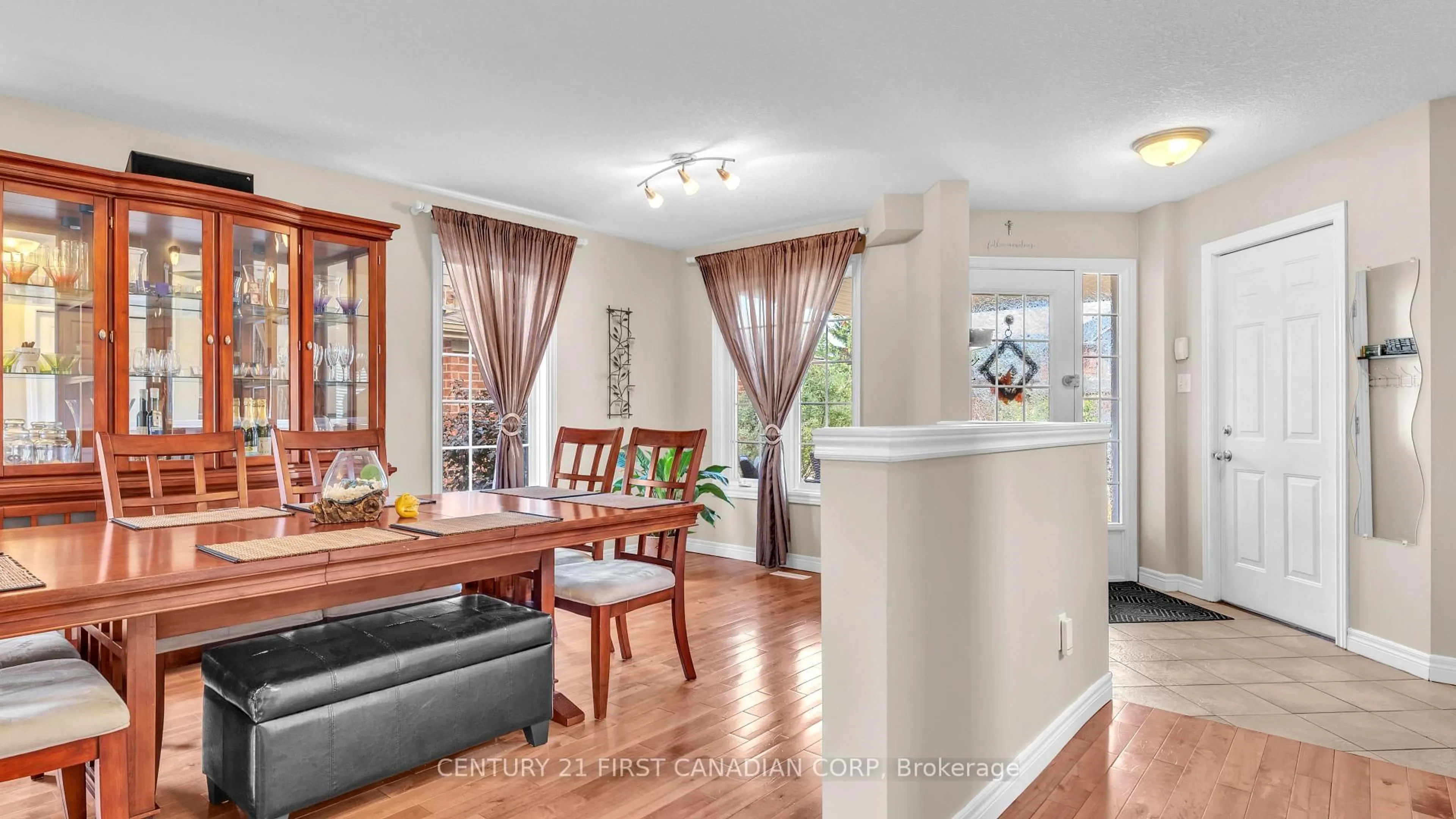 Unknown for 916 Cresthaven Cres, London South Ontario N6K 4W1