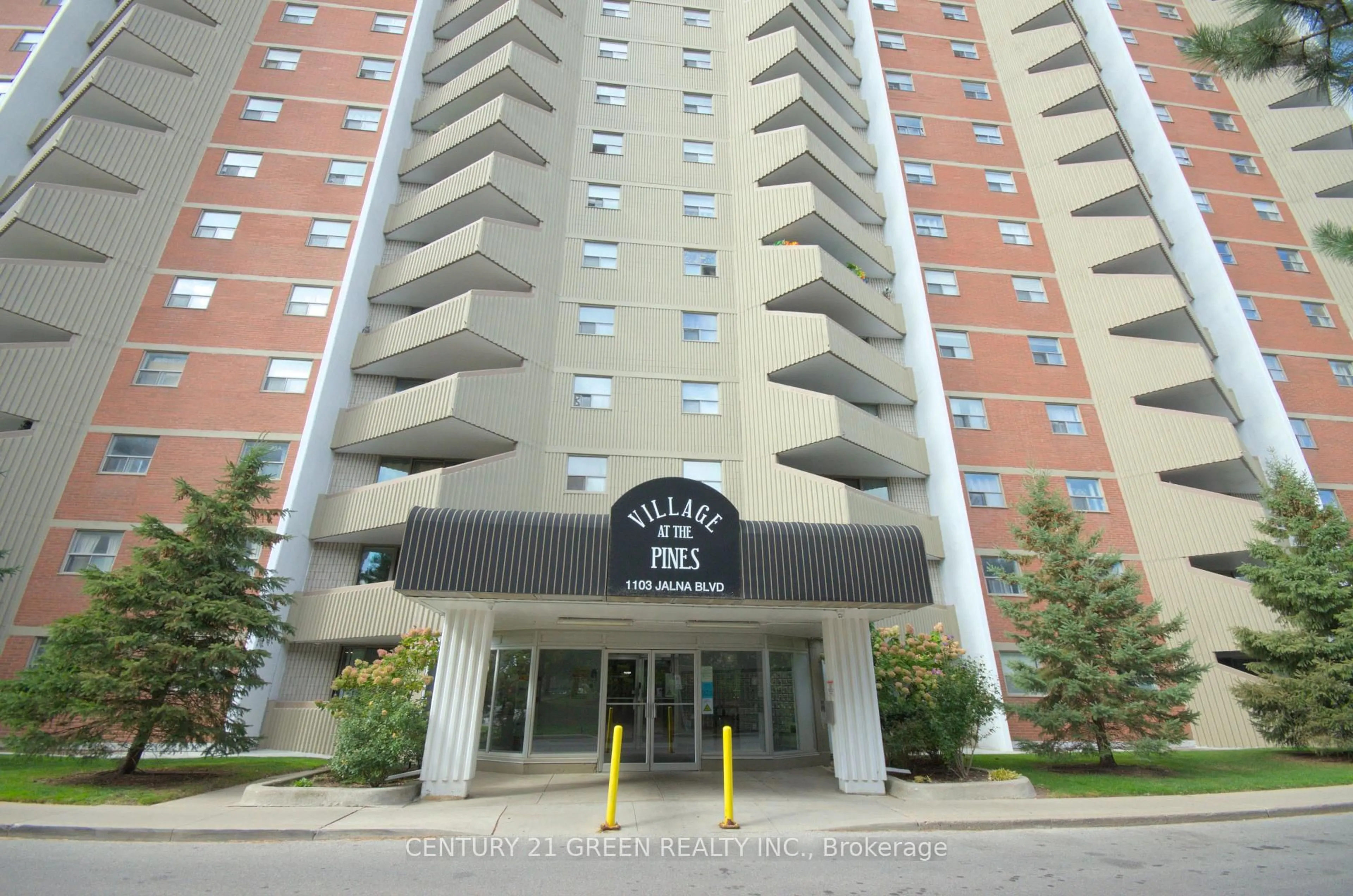 Indoor foyer for 1103 Jalna Blvd #1005, London South Ontario N6E 2W8