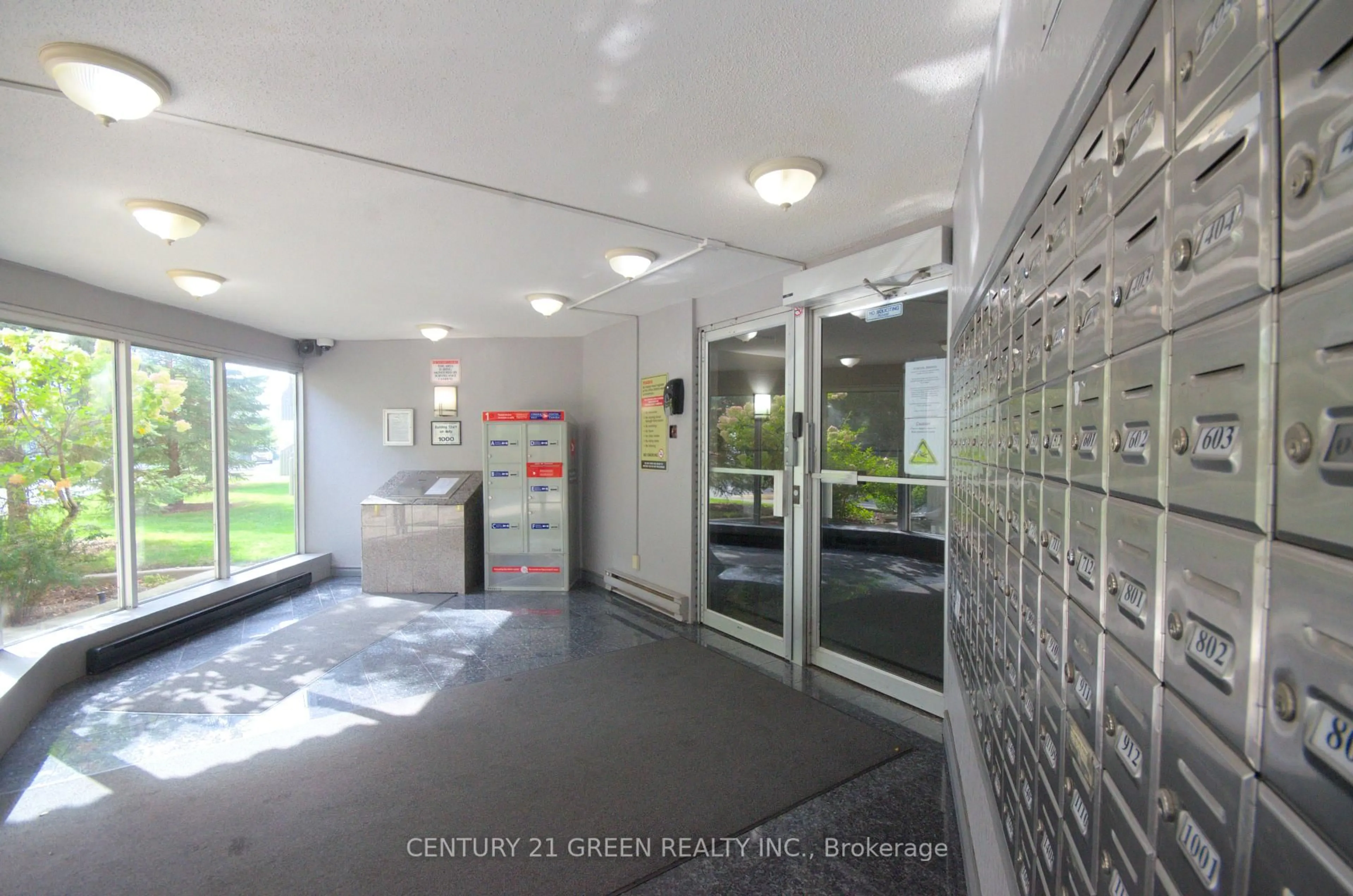 Indoor foyer for 1103 Jalna Blvd #1005, London South Ontario N6E 2W8