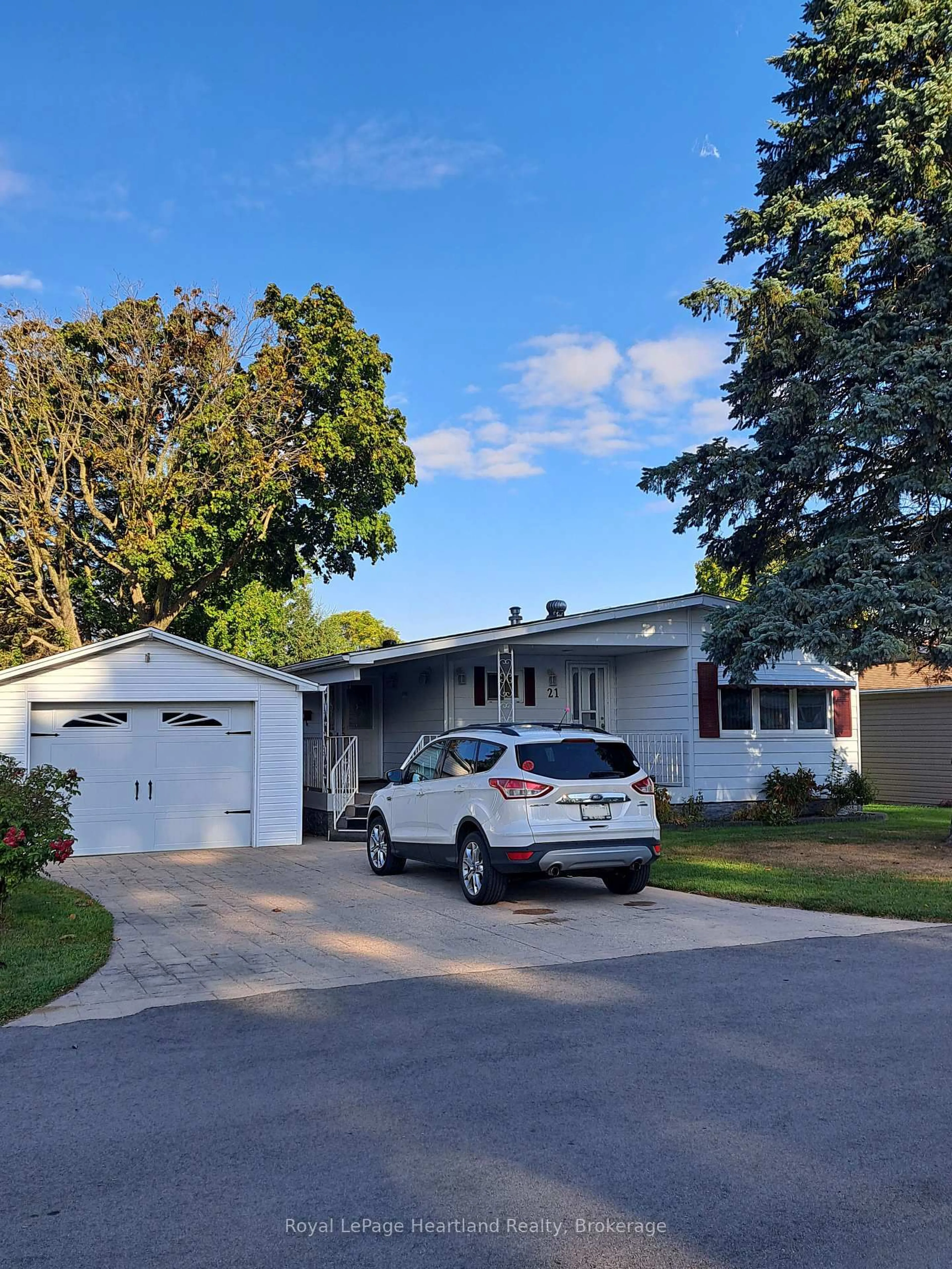 Home with vinyl exterior material, street for 21 Velma St, Strathroy-Caradoc Ontario N7G 1A1