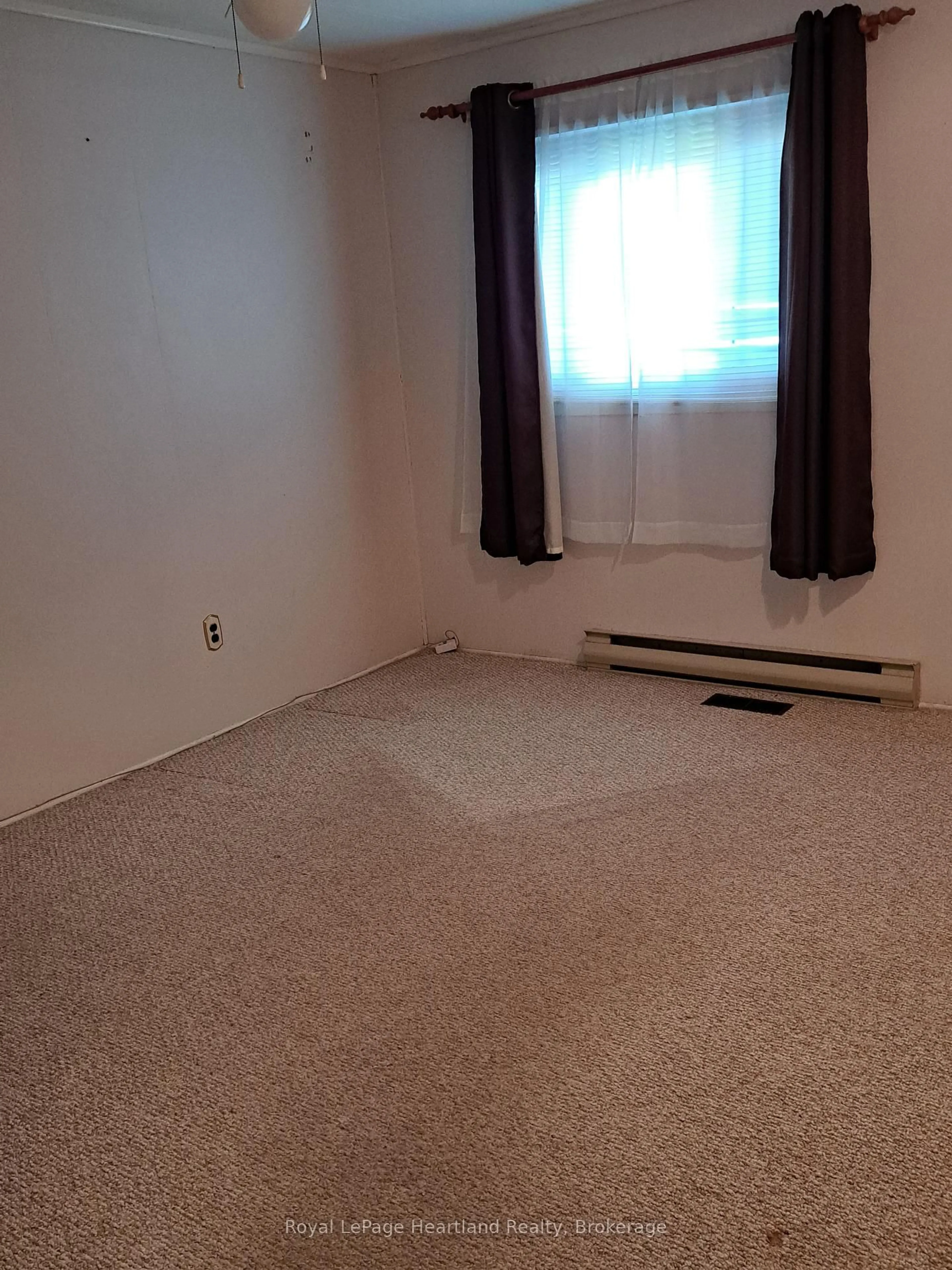 A pic of a room for 21 Velma St, Strathroy-Caradoc Ontario N7G 1A1