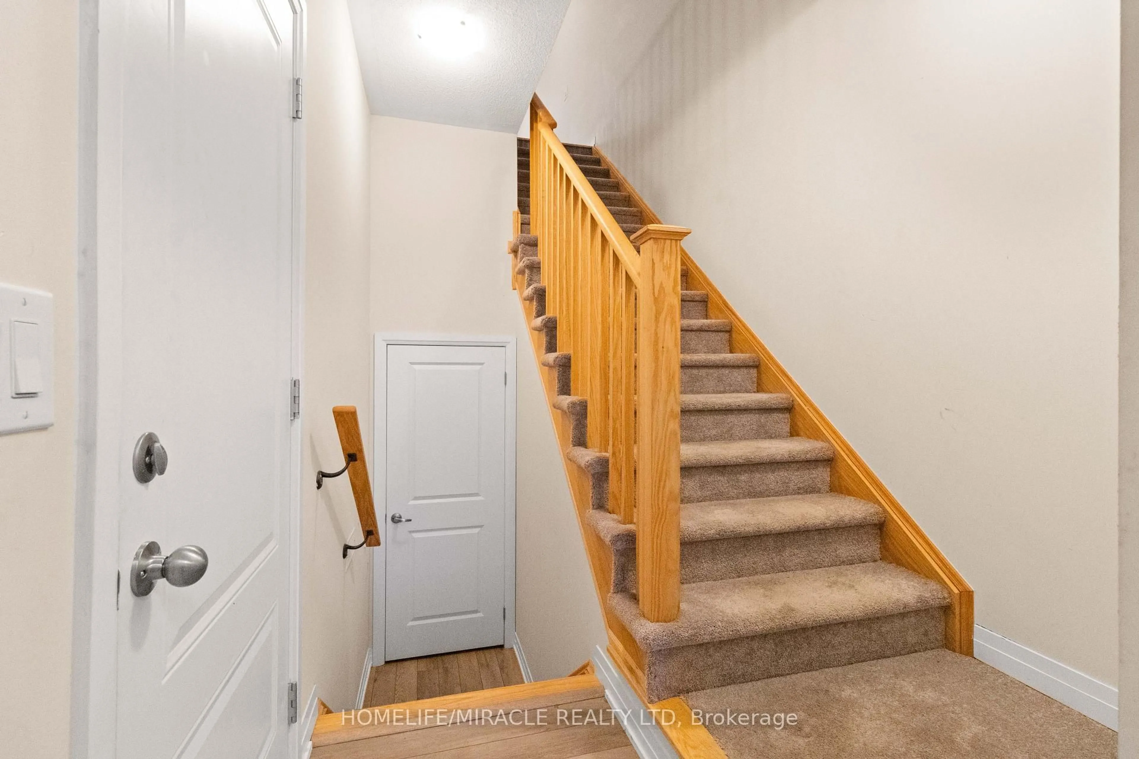 Stairs for 585 Colborne St #109, Brantford Ontario N3S 0K4