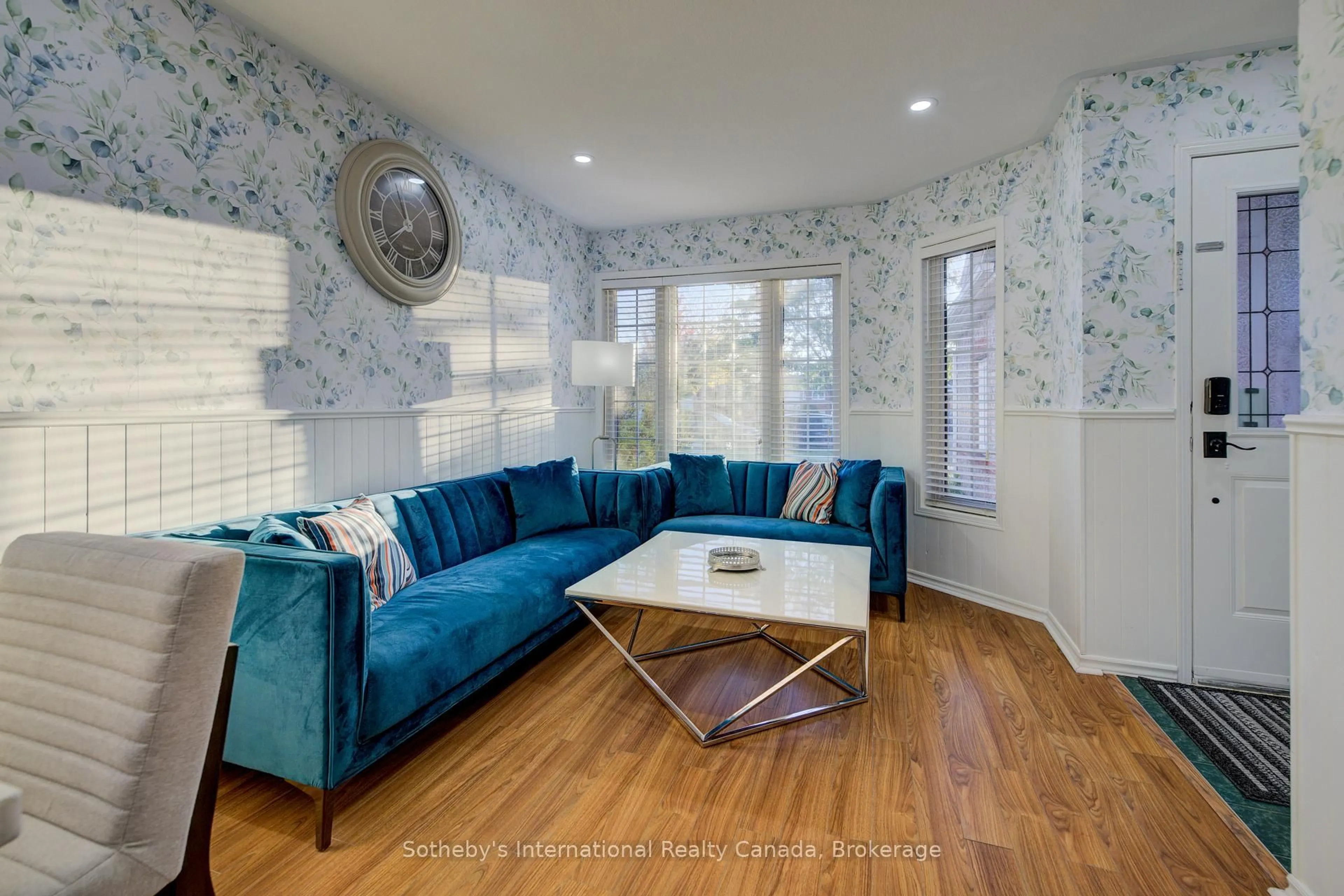 Living room with furniture, unknown for 147 St. Lawrence Dr, Welland Ontario L3C 7H6
