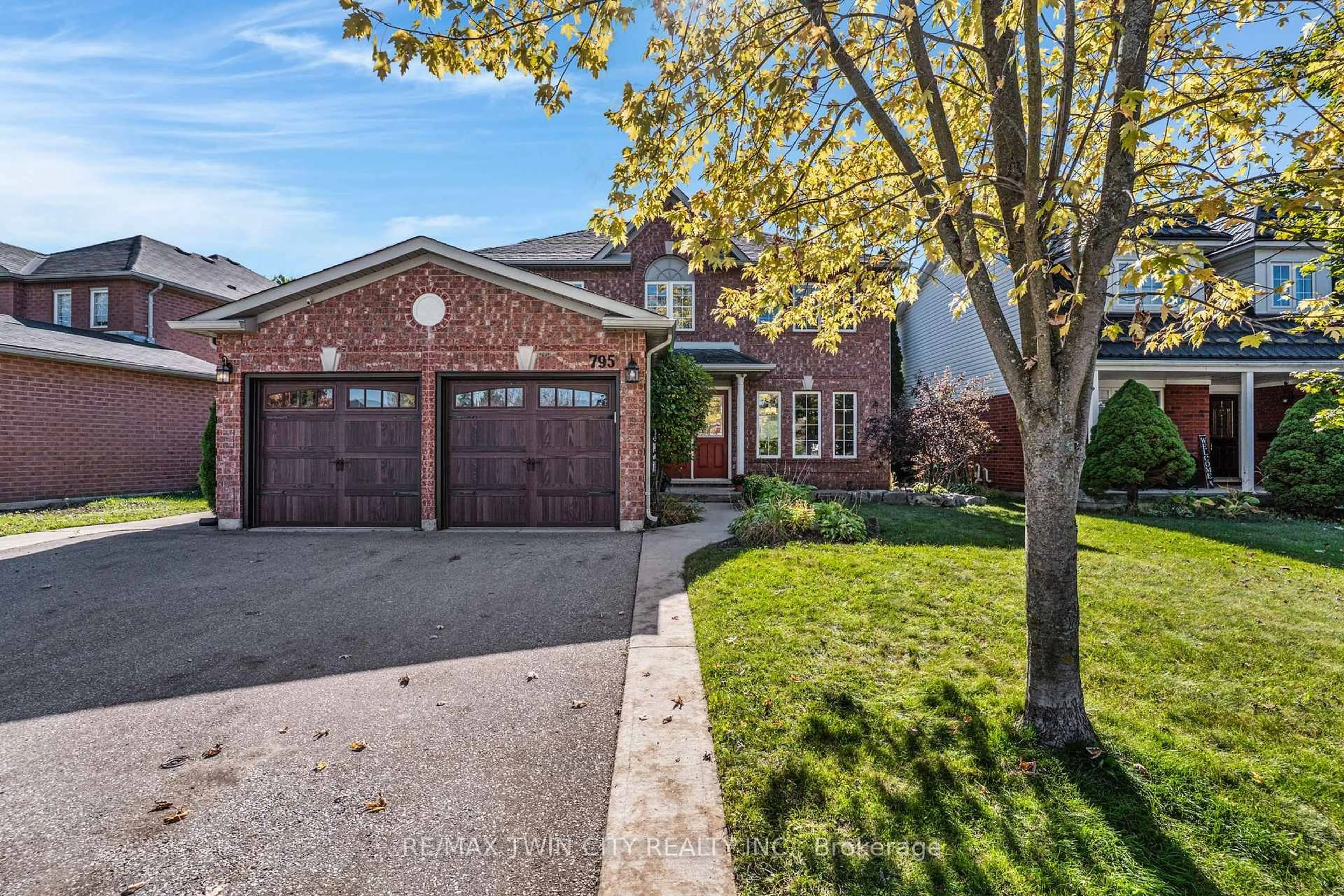 Home with brick exterior material, street for 795 Saginaw Pkwy, Cambridge Ontario N1T 1R3