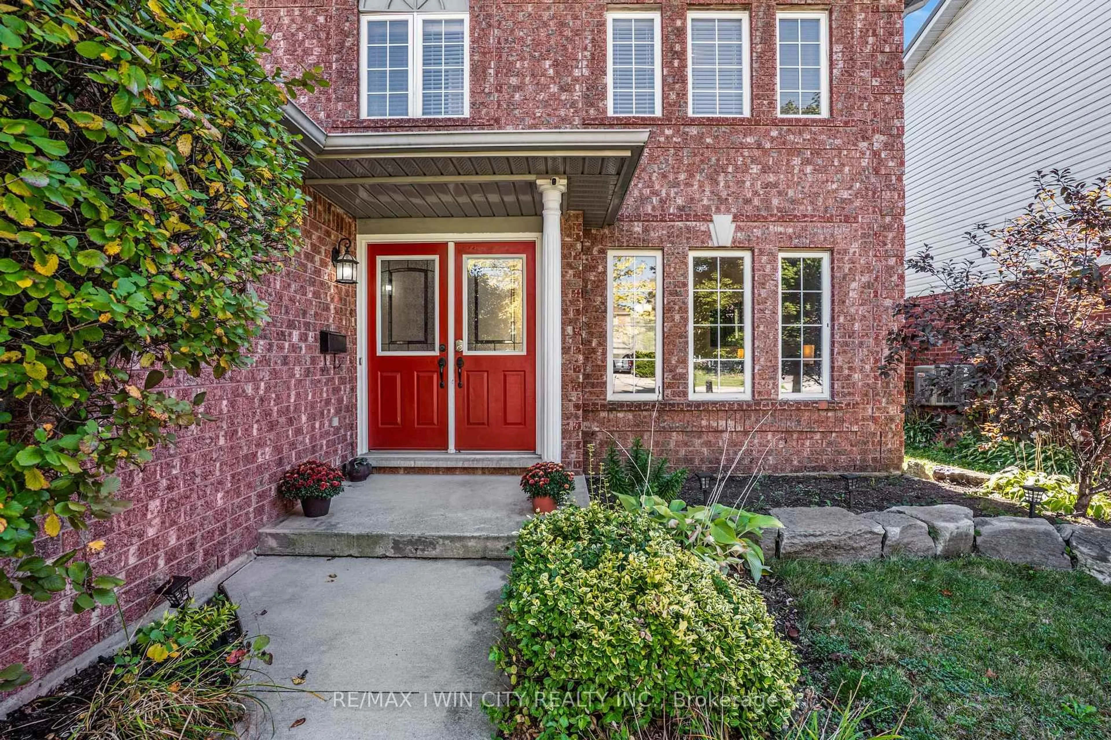 Home with brick exterior material, street for 795 Saginaw Pkwy, Cambridge Ontario N1T 1R3