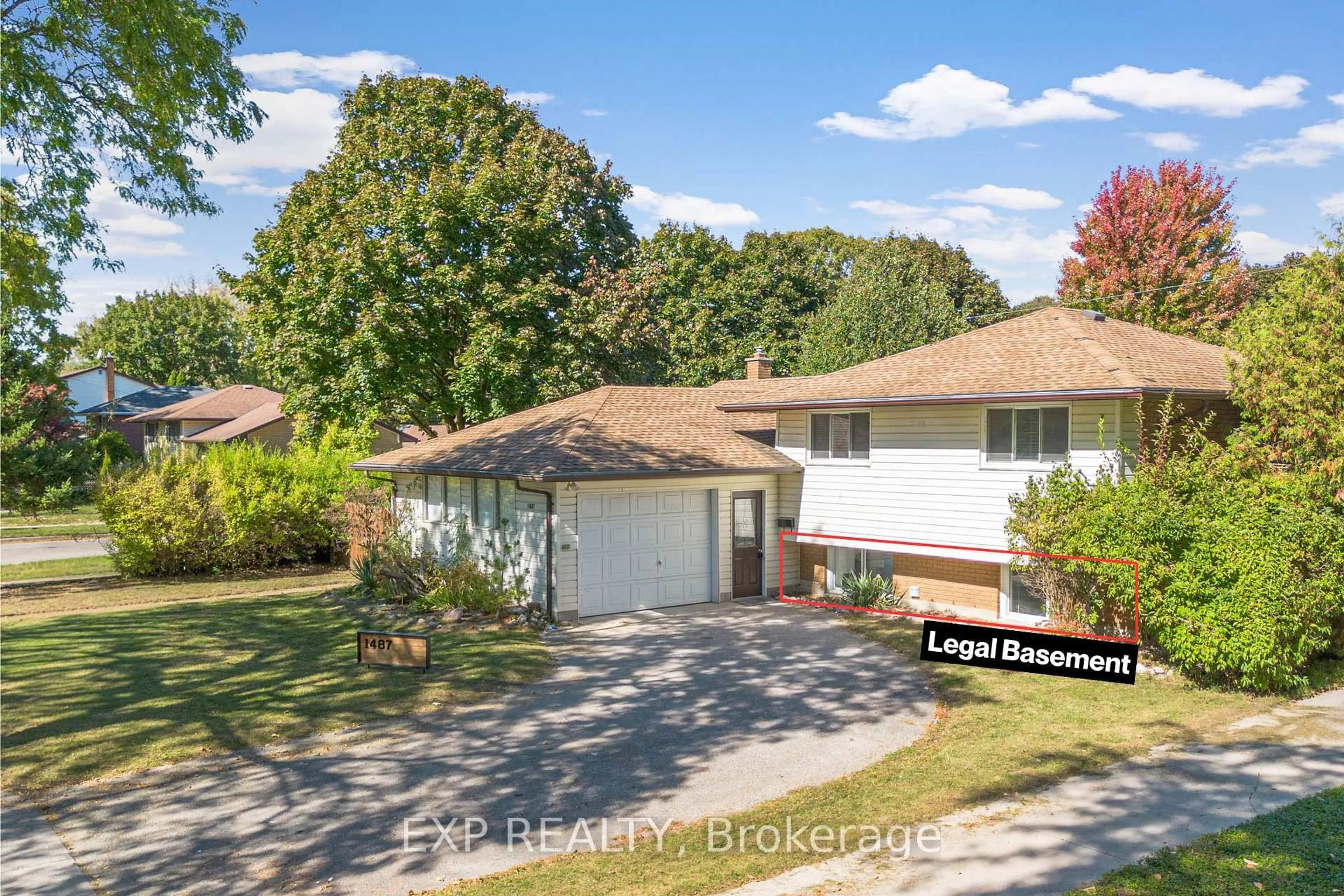 A pic from outside/outdoor area/front of a property/back of a property/a pic from drone, unknown for 1487 beckworth Ave, London East Ontario N5V 2K8