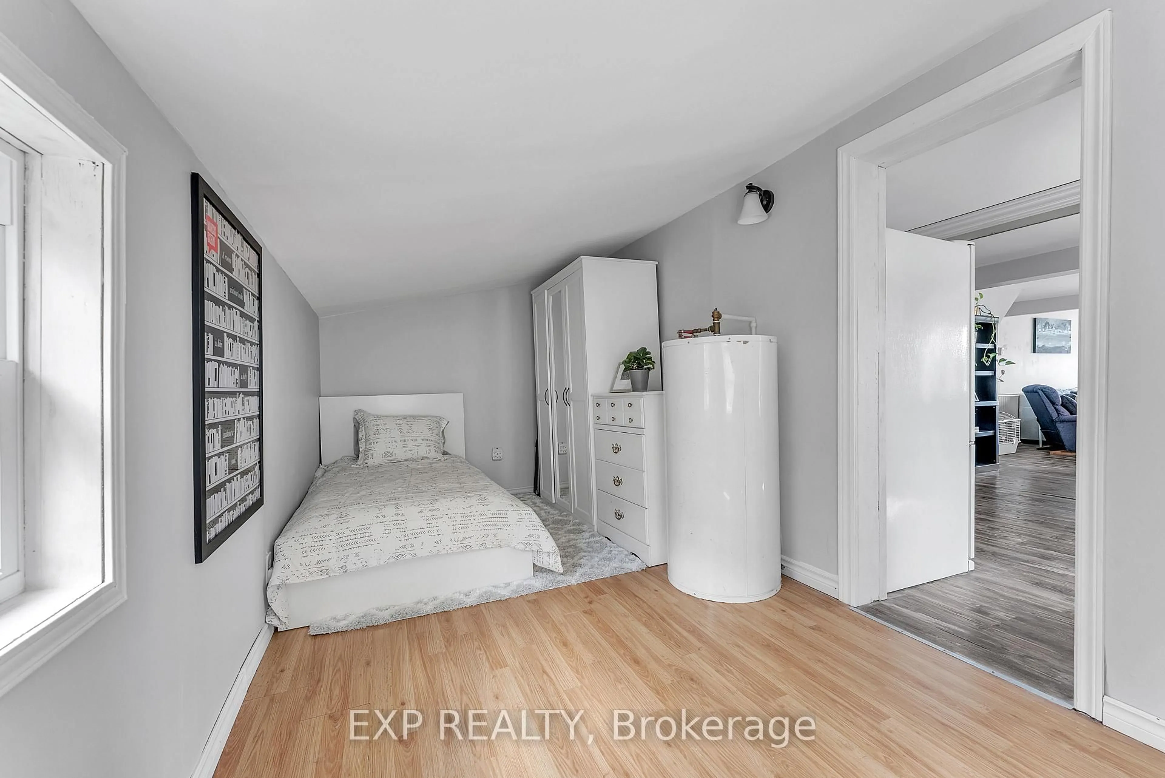 A pic of a room for 36 Stanley St, Quinte West Ontario K8V 4V2