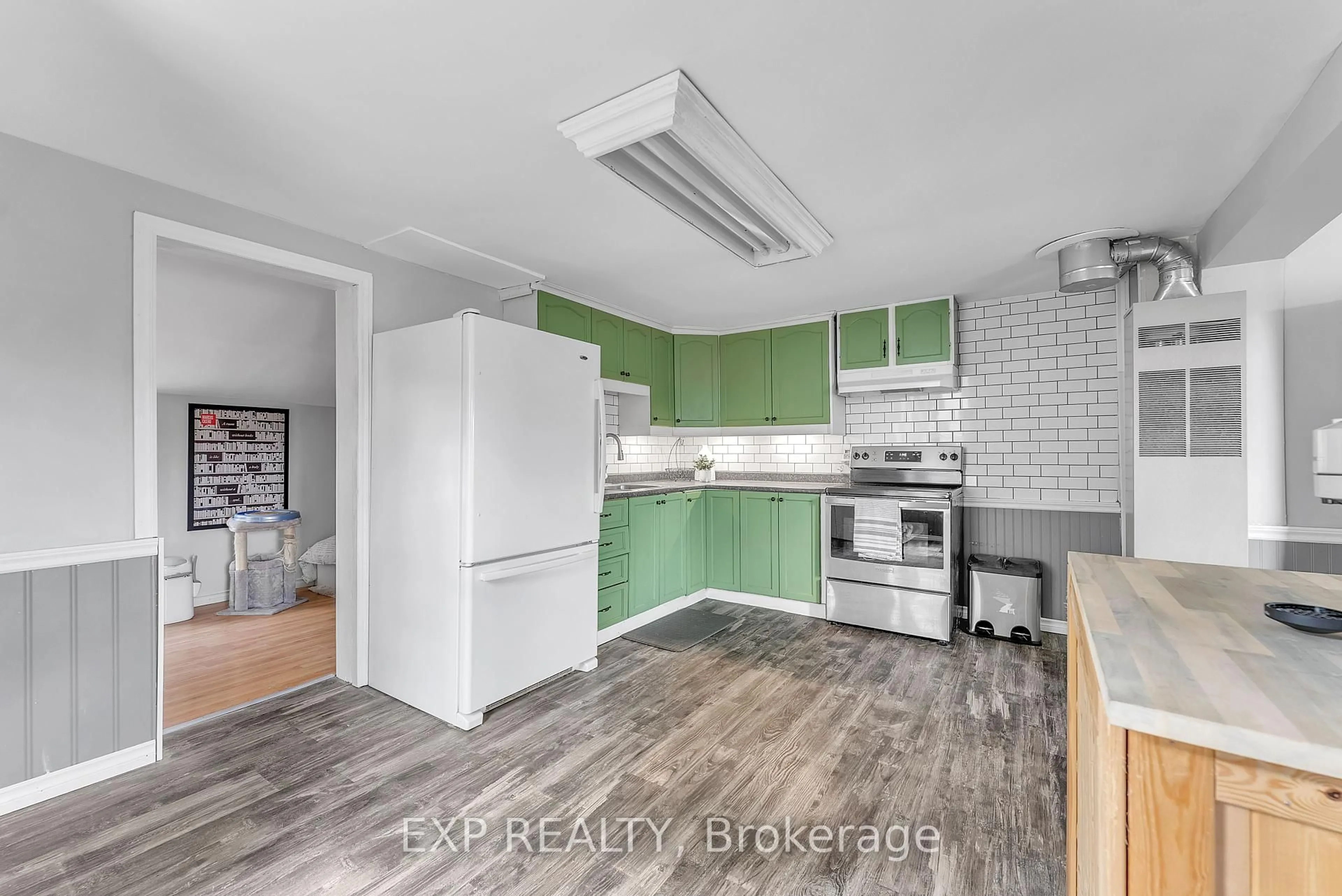 Standard kitchen, unknown for 36 Stanley St, Quinte West Ontario K8V 4V2