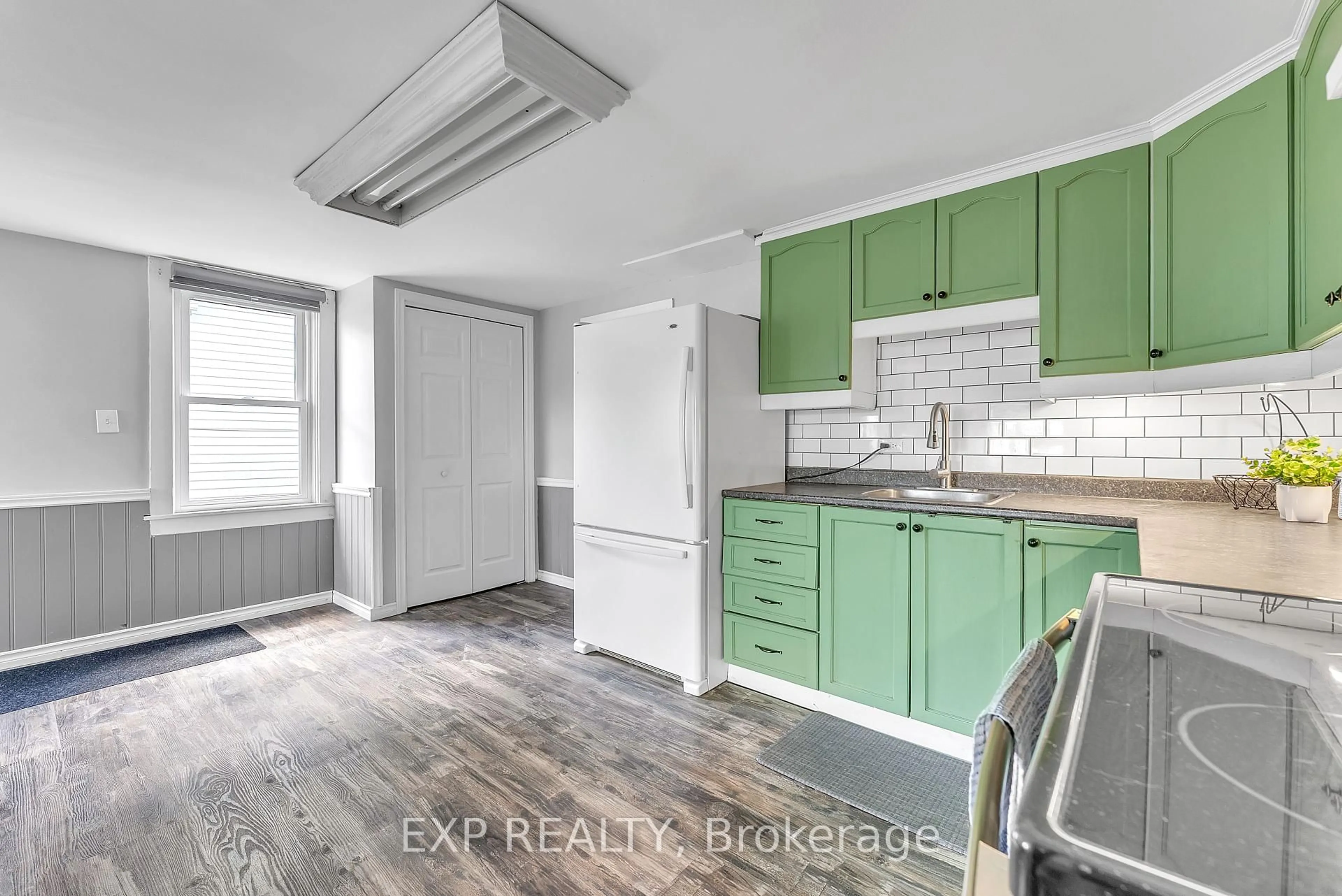 Standard kitchen, unknown for 36 Stanley St, Quinte West Ontario K8V 4V2