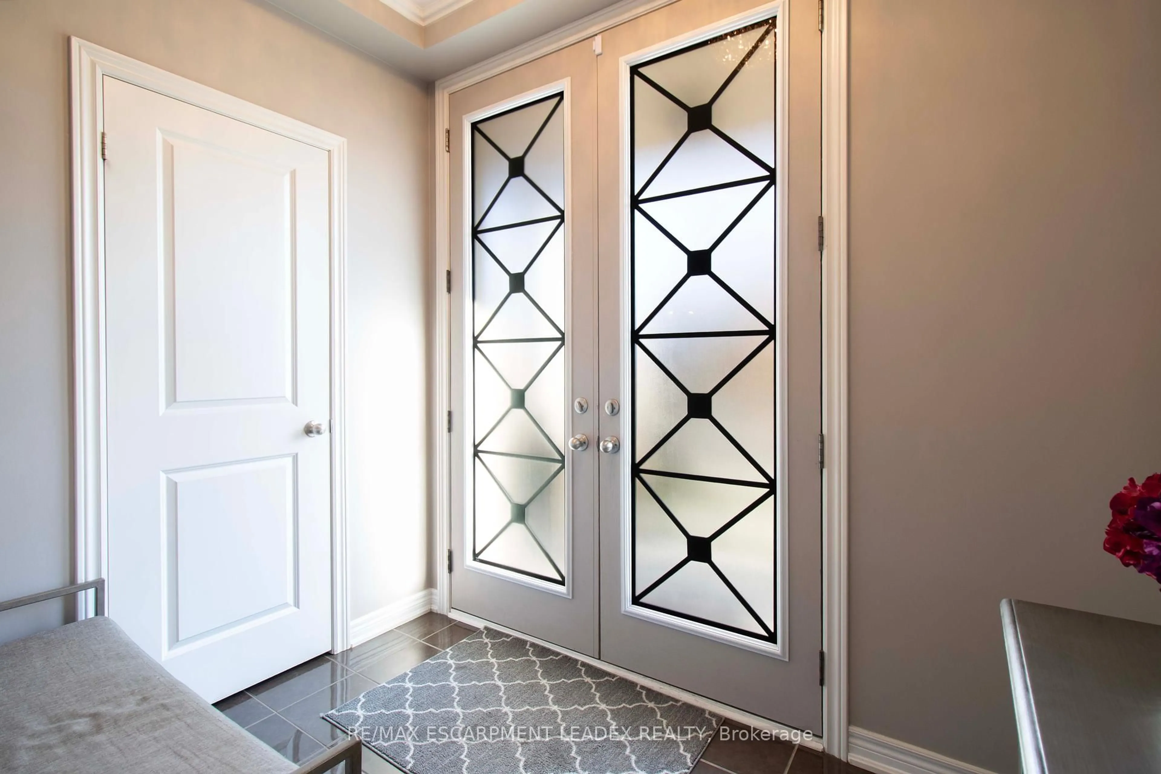 Indoor entryway for 80 Sutherland Cres, Hamilton Ontario L9K 0G9