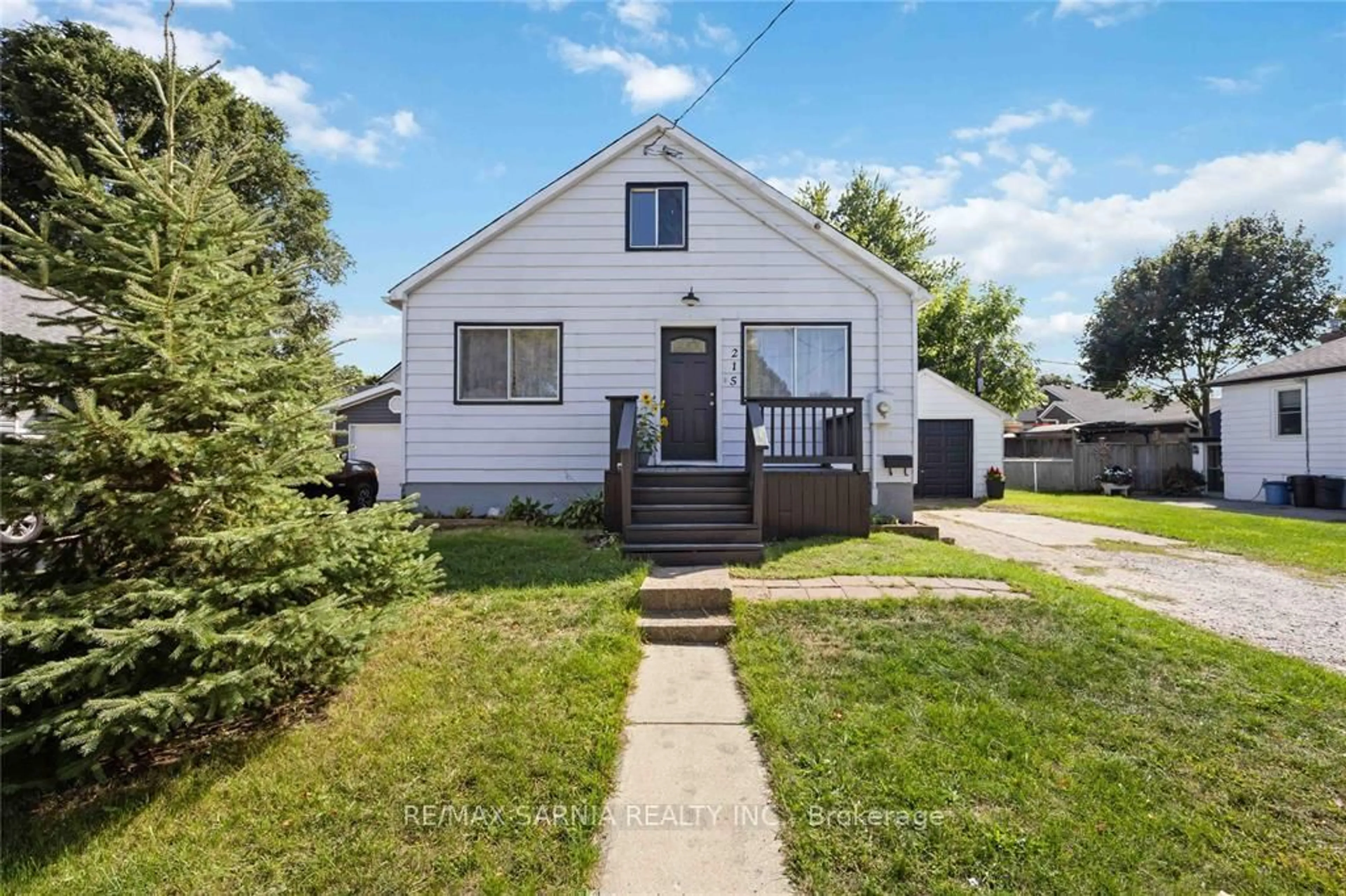 Home with vinyl exterior material, street for 215 ELGIN St, Sarnia Ontario N7T 5B3