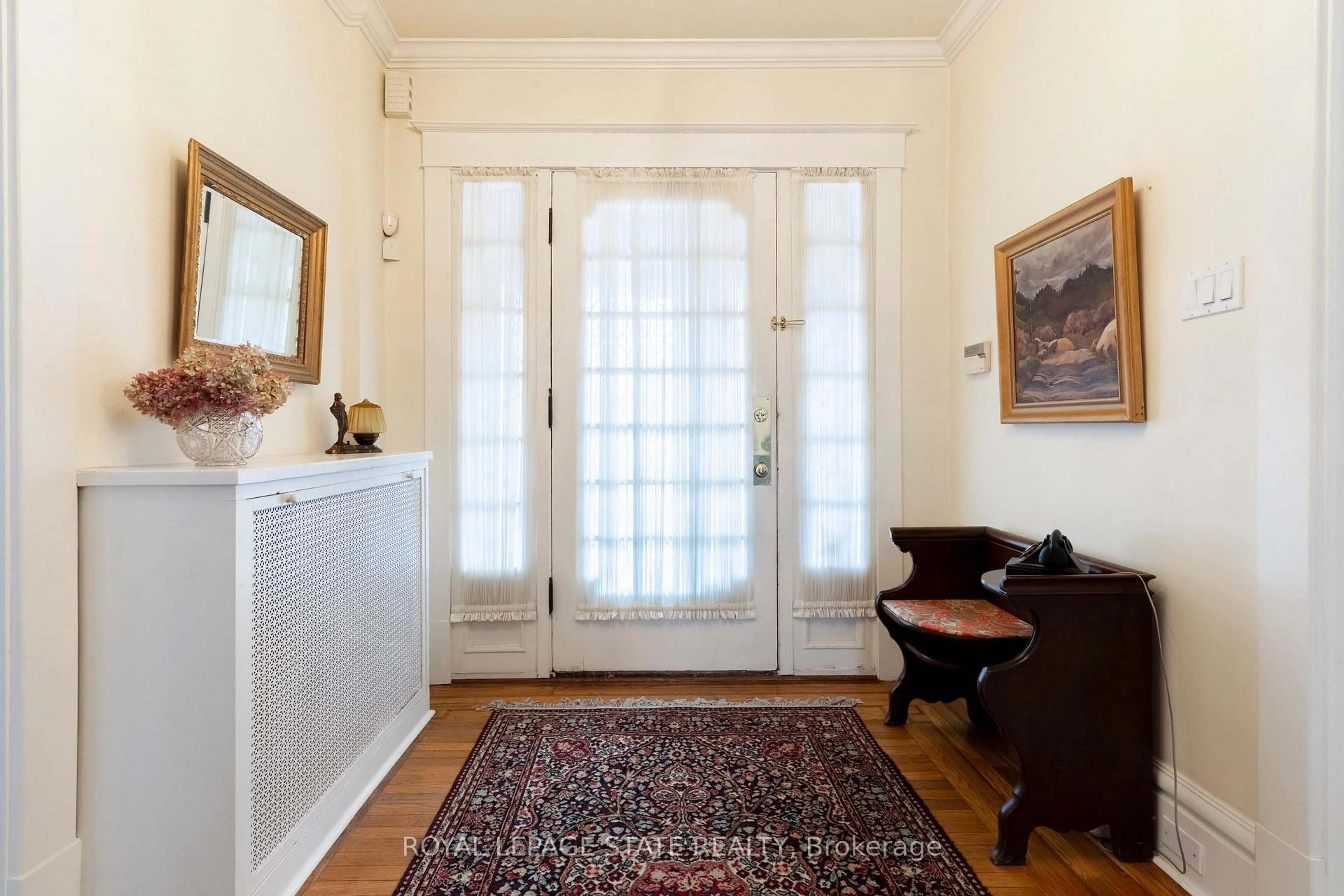 Indoor foyer for 247 MacNab St, Hamilton Ontario L8P 3E2